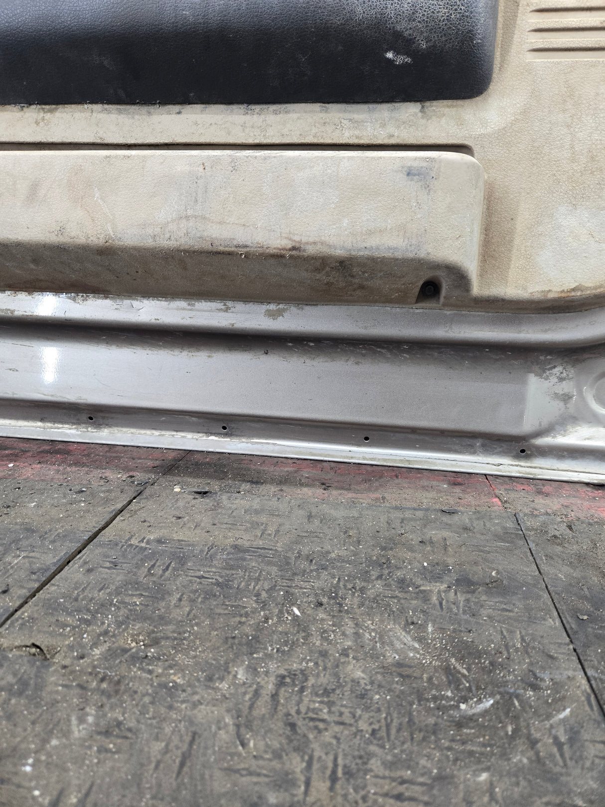 2008-2011 Ford Super Duty / Excursion Front Driver LH Door F250 F350 F450 F550