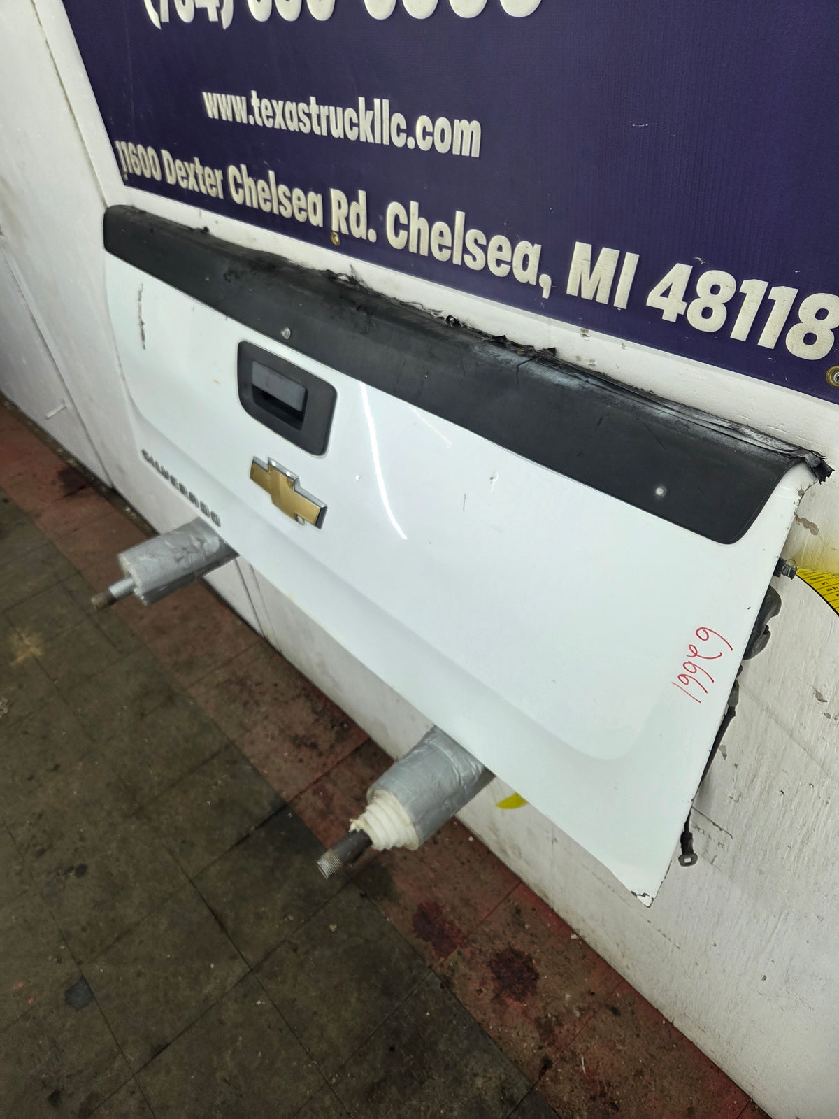 2007-2013 Chevrolet Silverado / GMC Sierra HD Tailgate 1500 2500 3500