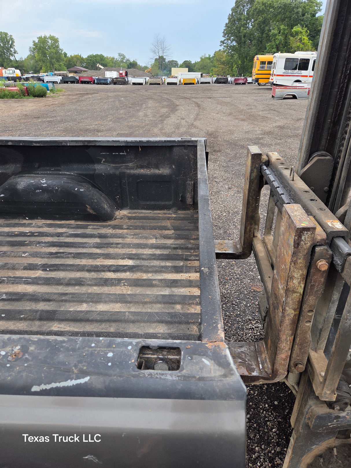 1999-2007 Chevrolet Silverado / GMC Sierra 1500 2500HD 3500HD 6' 6" Short Truck Bed *Damage