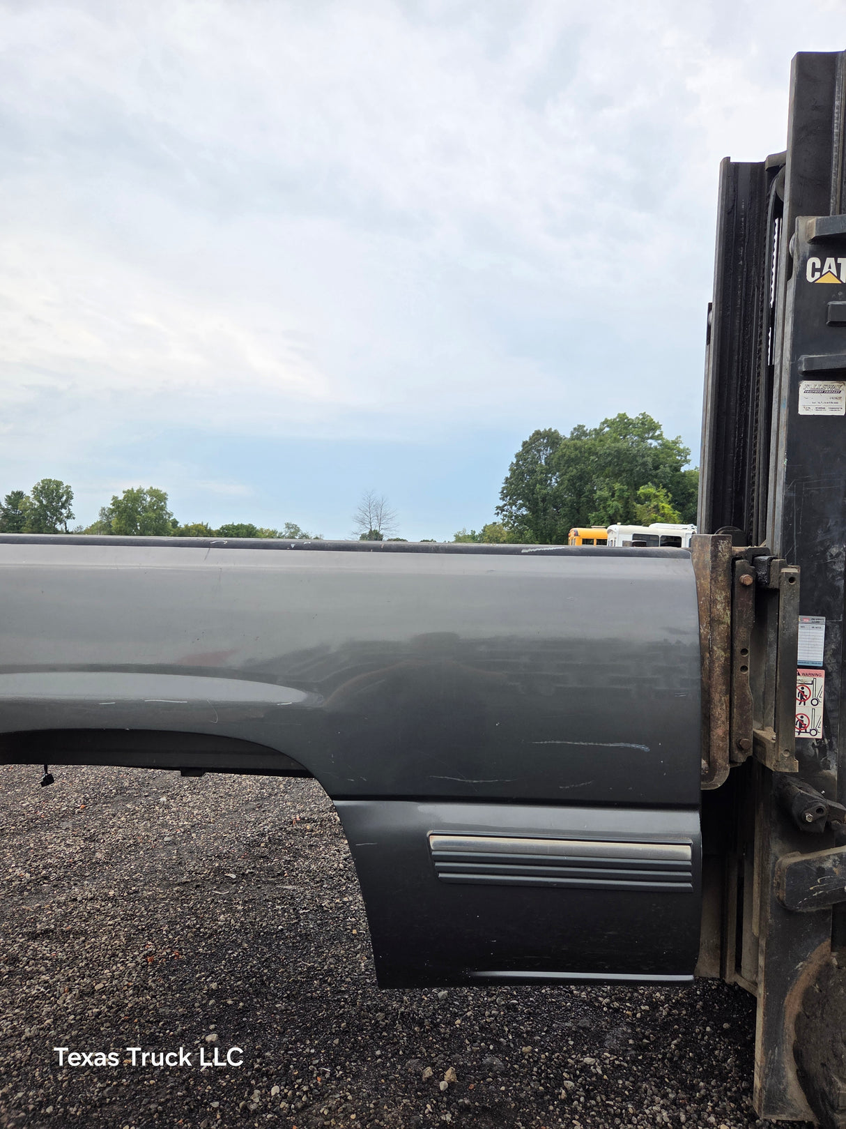 1999-2007 Chevrolet Silverado / GMC Sierra 1500 2500HD 3500HD 6' 6" Short Truck Bed *Damage