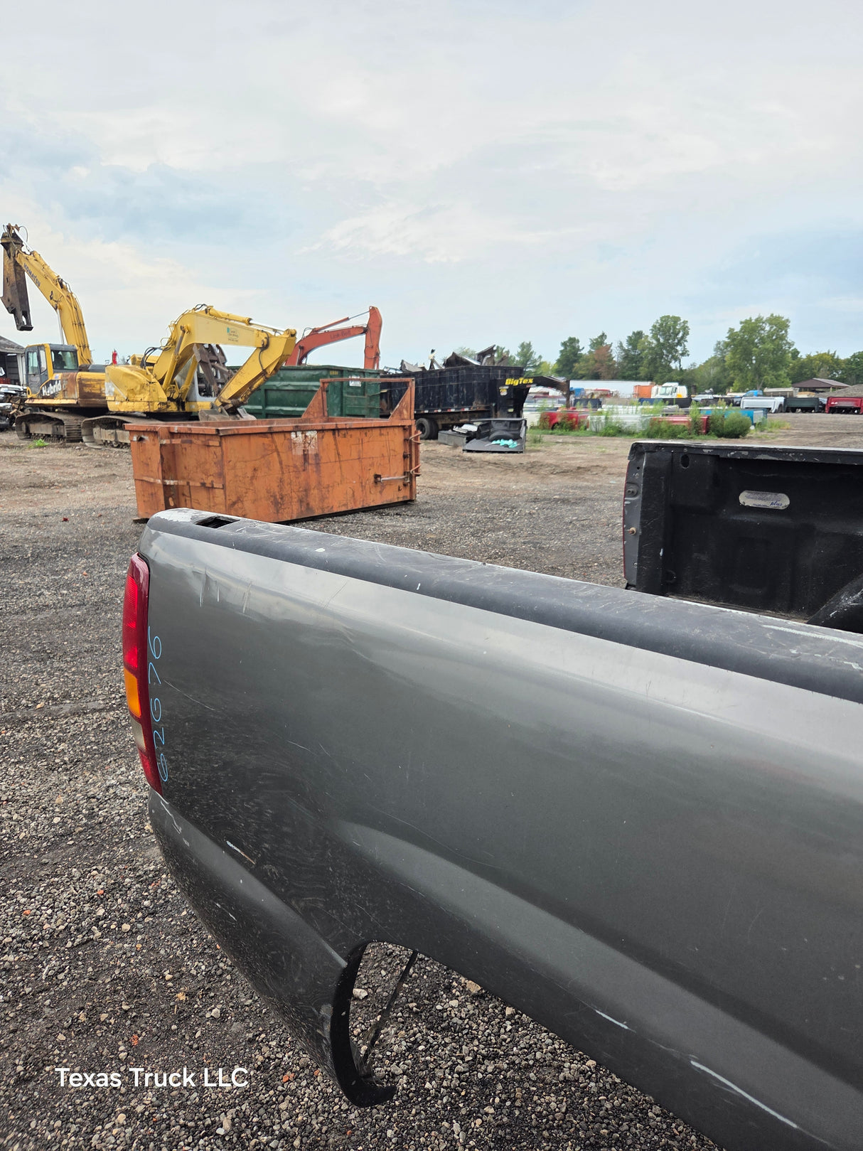 1999-2007 Chevrolet Silverado / GMC Sierra 1500 2500HD 3500HD 6' 6" Short Truck Bed *Damage