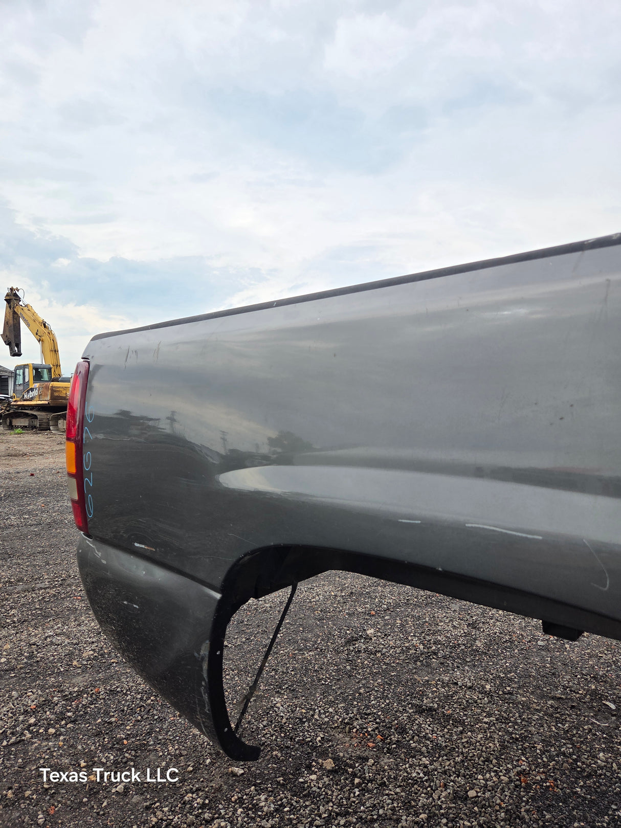 1999-2007 Chevrolet Silverado / GMC Sierra 1500 2500HD 3500HD 6' 6" Short Truck Bed *Damage
