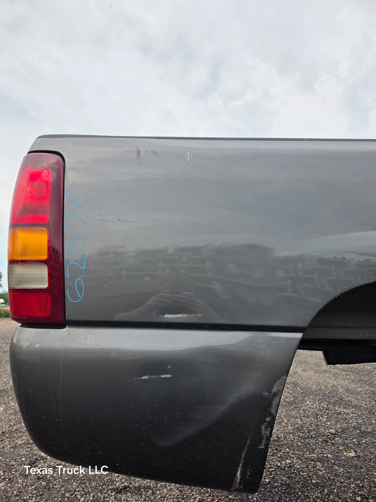 1999-2007 Chevrolet Silverado / GMC Sierra 1500 2500HD 3500HD 6' 6" Short Truck Bed *Damage