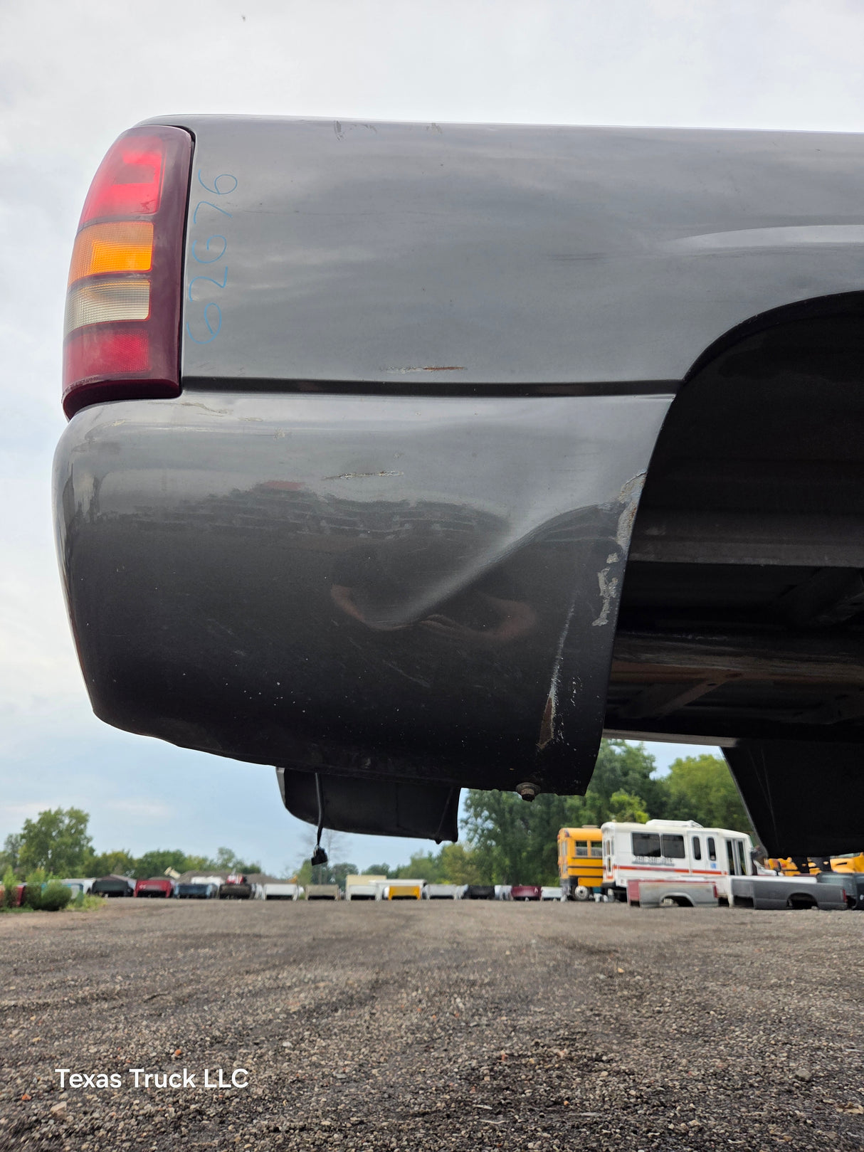 1999-2007 Chevrolet Silverado / GMC Sierra 1500 2500HD 3500HD 6' 6" Short Truck Bed *Damage