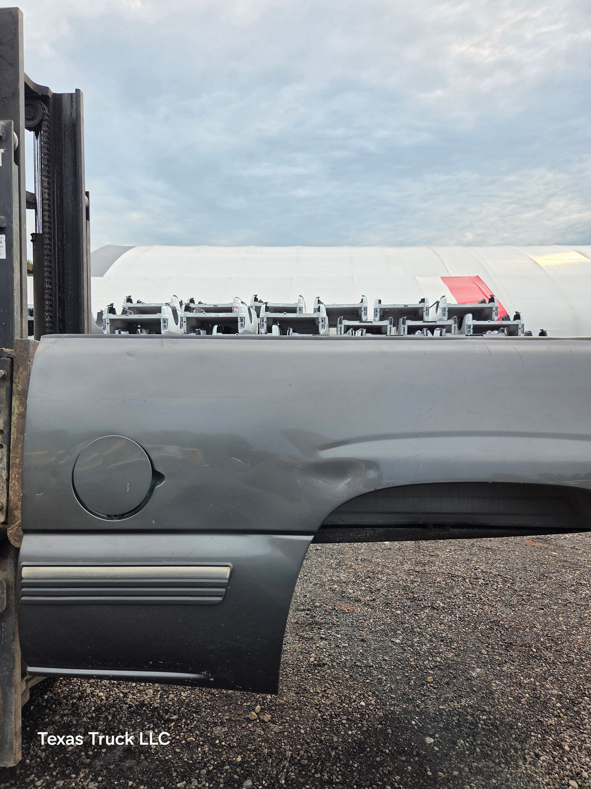 1999-2007 Chevrolet Silverado / GMC Sierra 1500 2500HD 3500HD 6' 6" Short Truck Bed *Damage