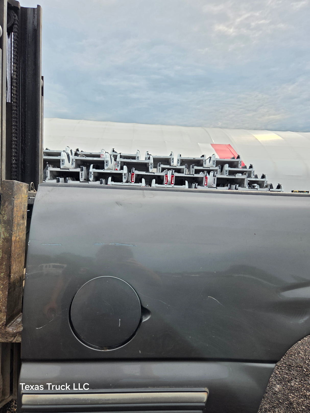 1999-2007 Chevrolet Silverado / GMC Sierra 1500 2500HD 3500HD 6' 6" Short Truck Bed *Damage