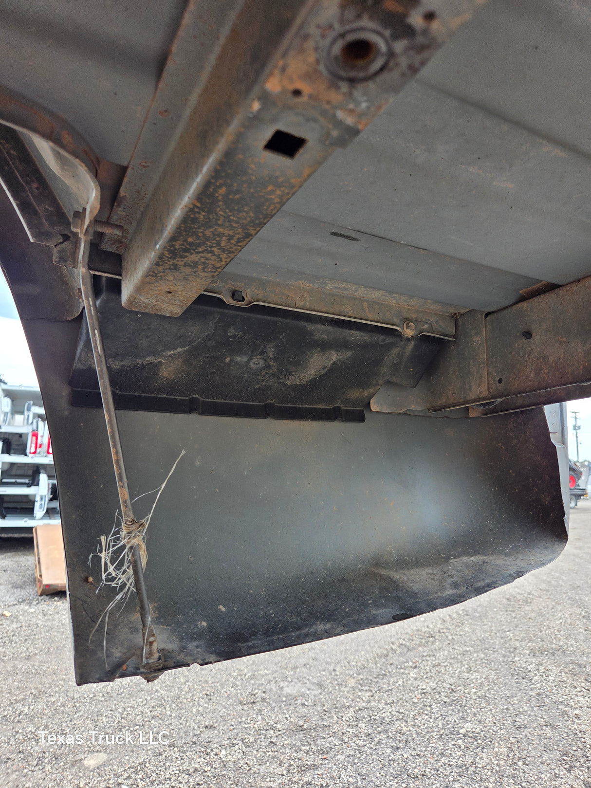 1999-2007 Chevrolet Silverado / GMC Sierra 1500 2500HD 3500HD 6' 6" Short Truck Bed *Damage