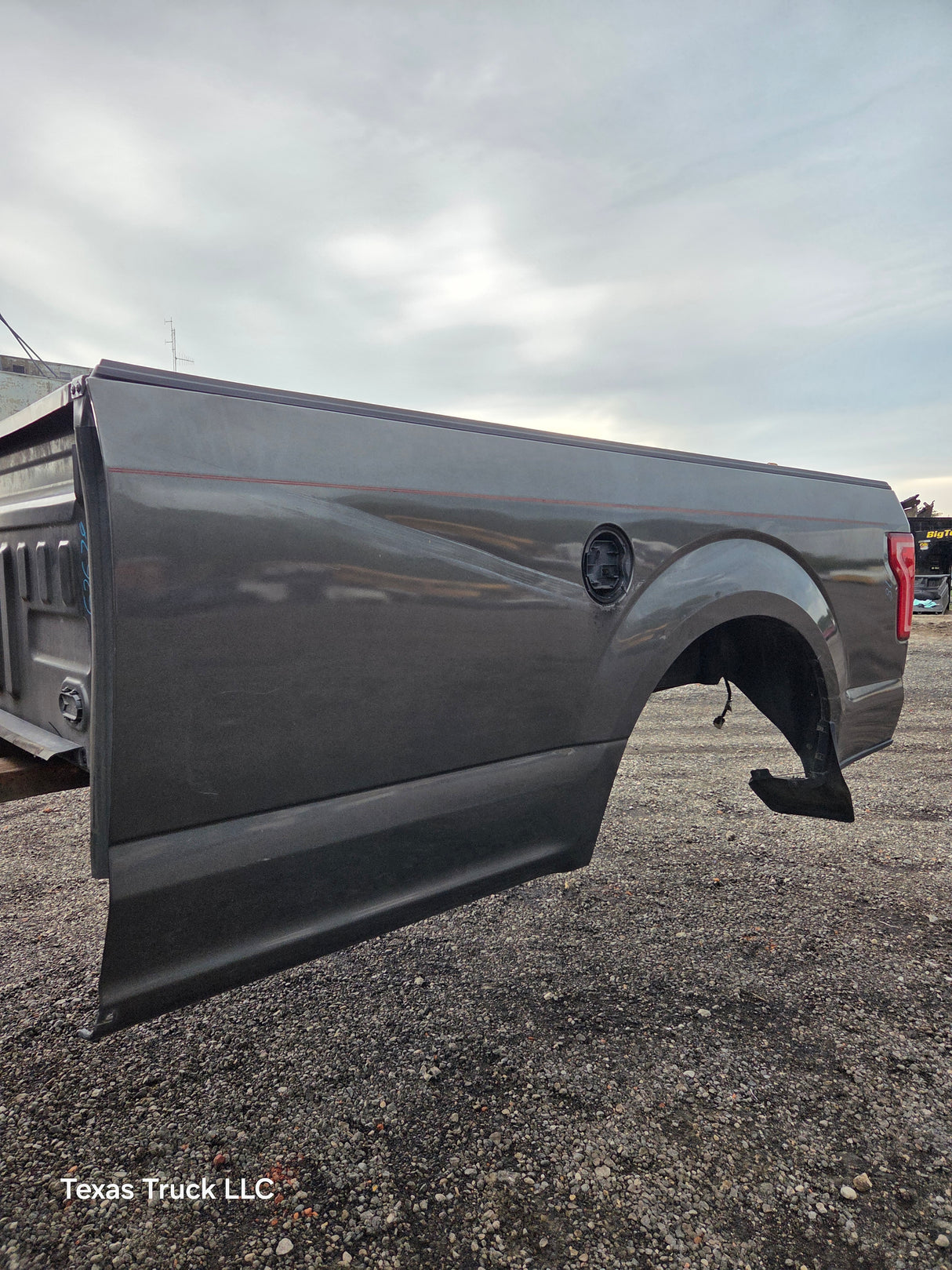 2015-2020 Ford F150 8' Long Bed Without Wheel Lip Molding - Magnetic Grey *Damage
