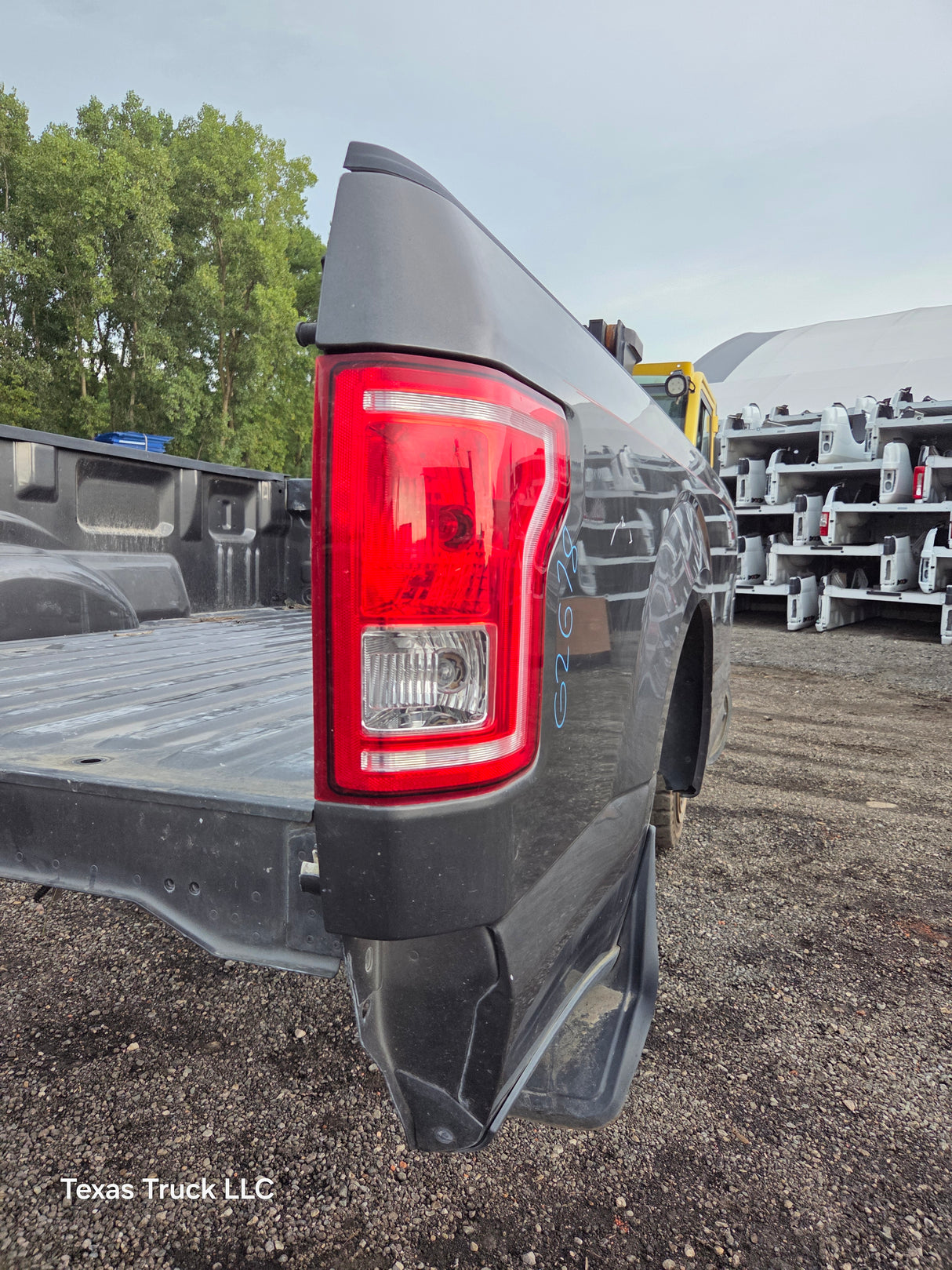 2015-2020 Ford F150 8' Long Bed Without Wheel Lip Molding - Magnetic Grey *Damage