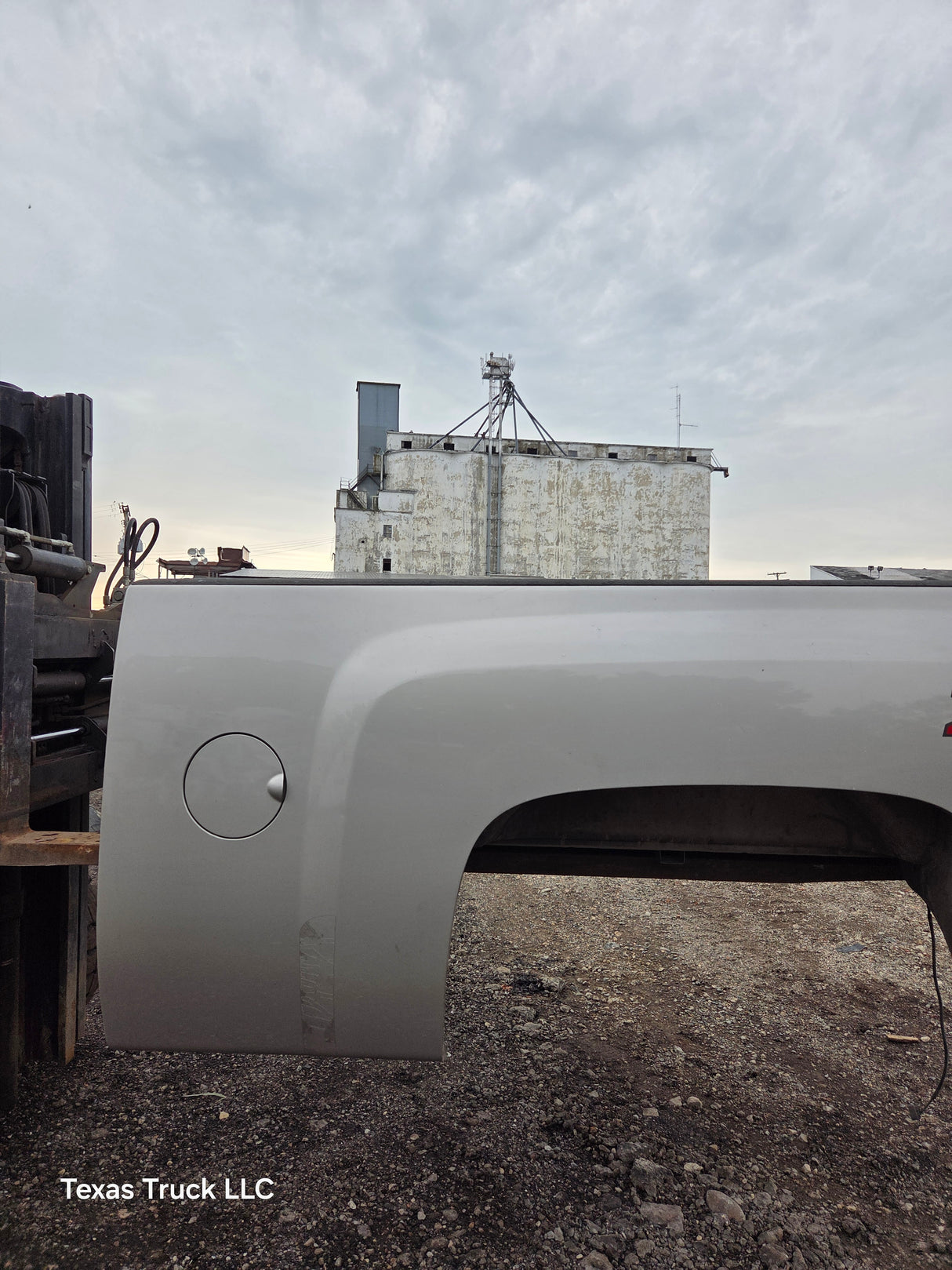 2007-2013 Chevrolet Silverado 1500 2500 3500 HD 6' 6" Short Truck Bed - Fine Silver Birch Metallic
