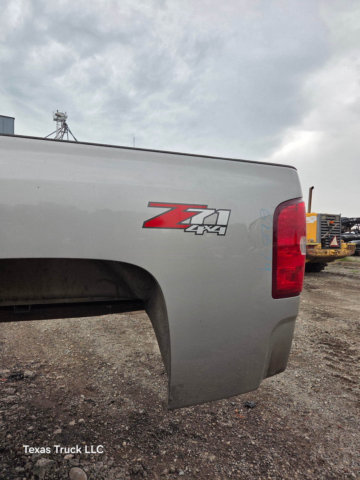 2007-2013 Chevrolet Silverado 1500 2500 3500 HD 6' 6" Short Truck Bed - Fine Silver Birch Metallic