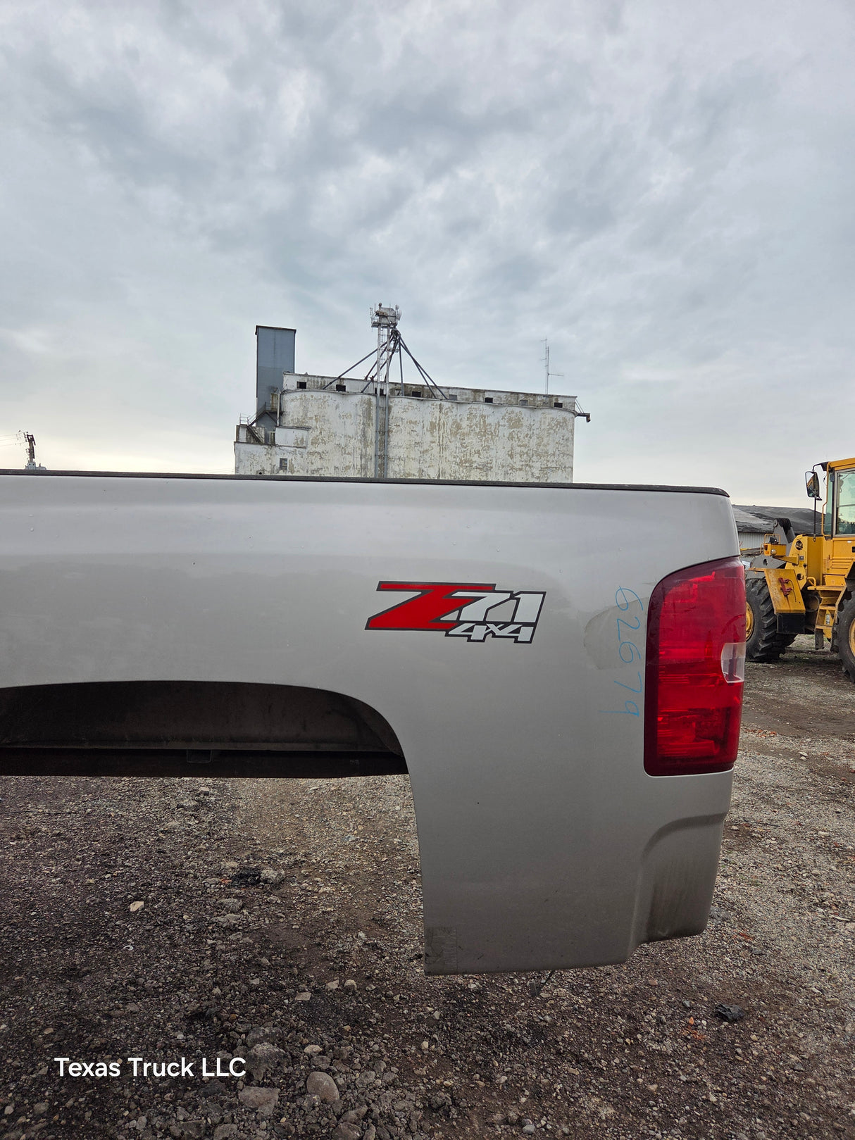 2007-2013 Chevrolet Silverado 1500 2500 3500 HD 6' 6" Short Truck Bed - Fine Silver Birch Metallic