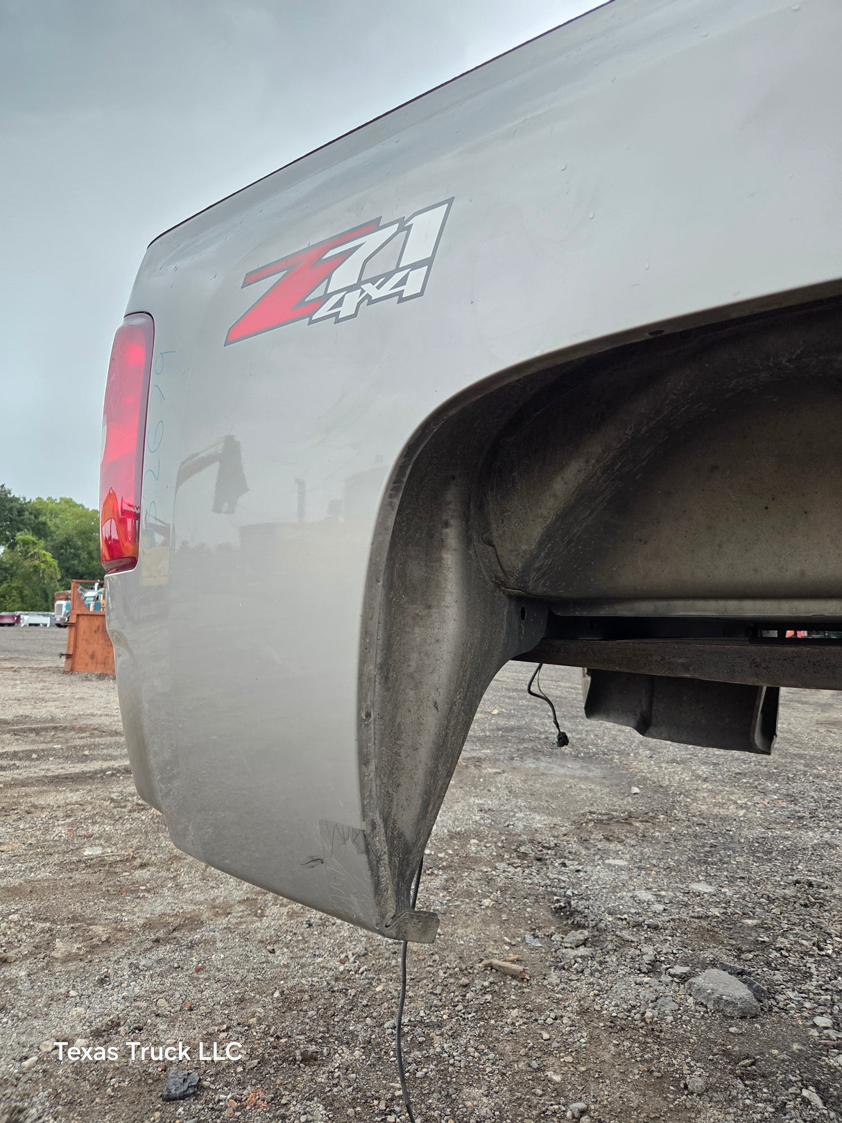 2007-2013 Chevrolet Silverado 1500 2500 3500 HD 6' 6" Short Truck Bed - Fine Silver Birch Metallic