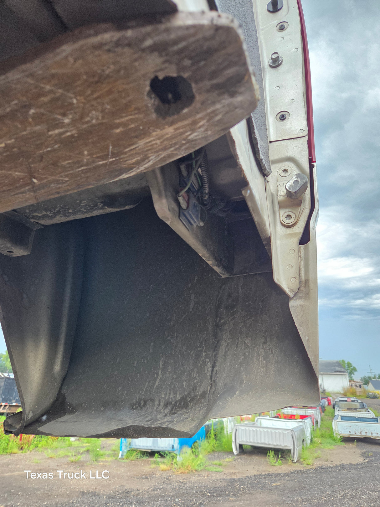 2007-2013 Chevrolet Silverado 1500 2500 3500 HD 6' 6" Short Truck Bed - Fine Silver Birch Metallic
