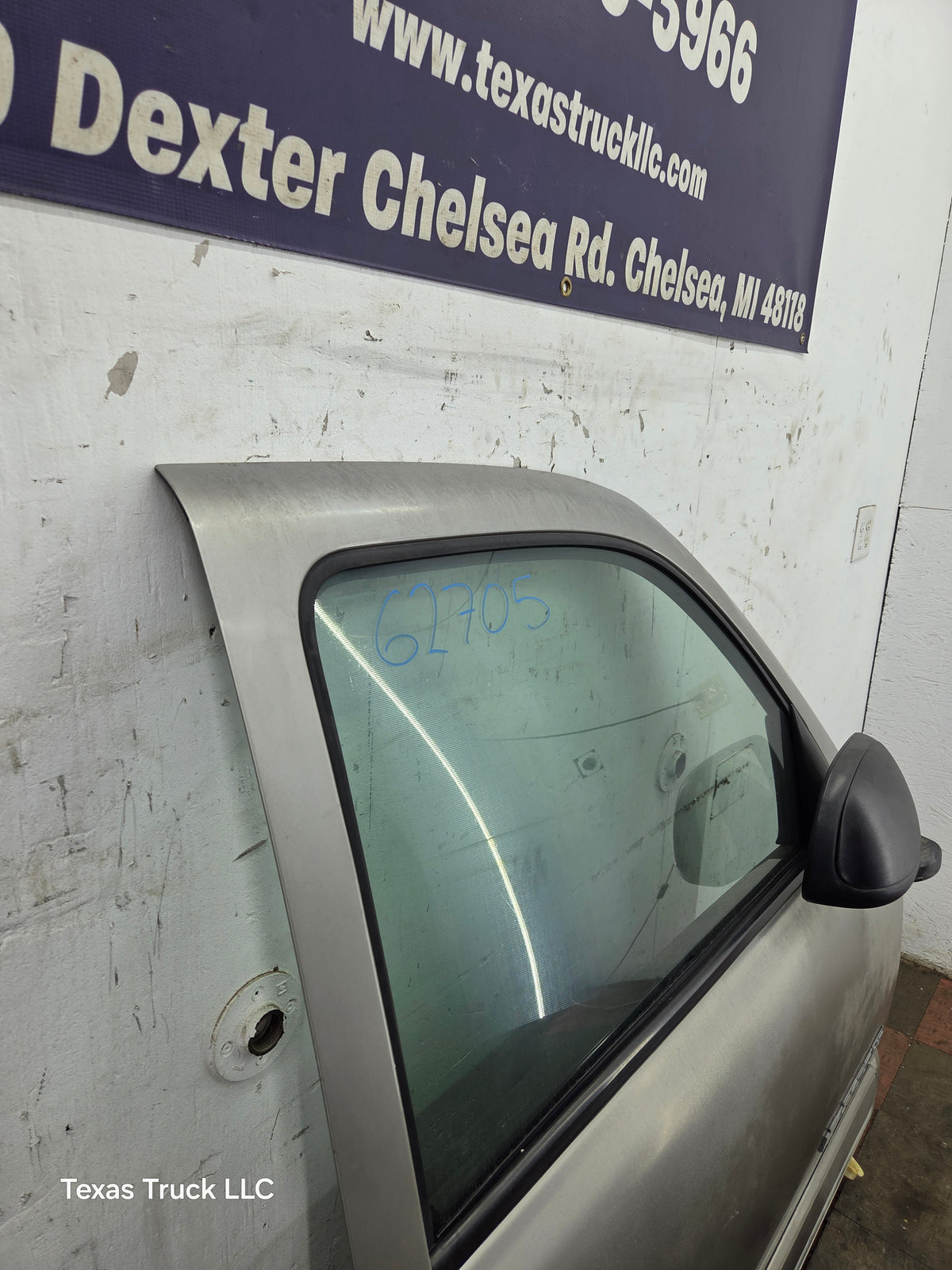 1999-2006 Chevrolet Silverado / GMC Sierra 1500 2500 3500 HD Front Passenger side Door RH