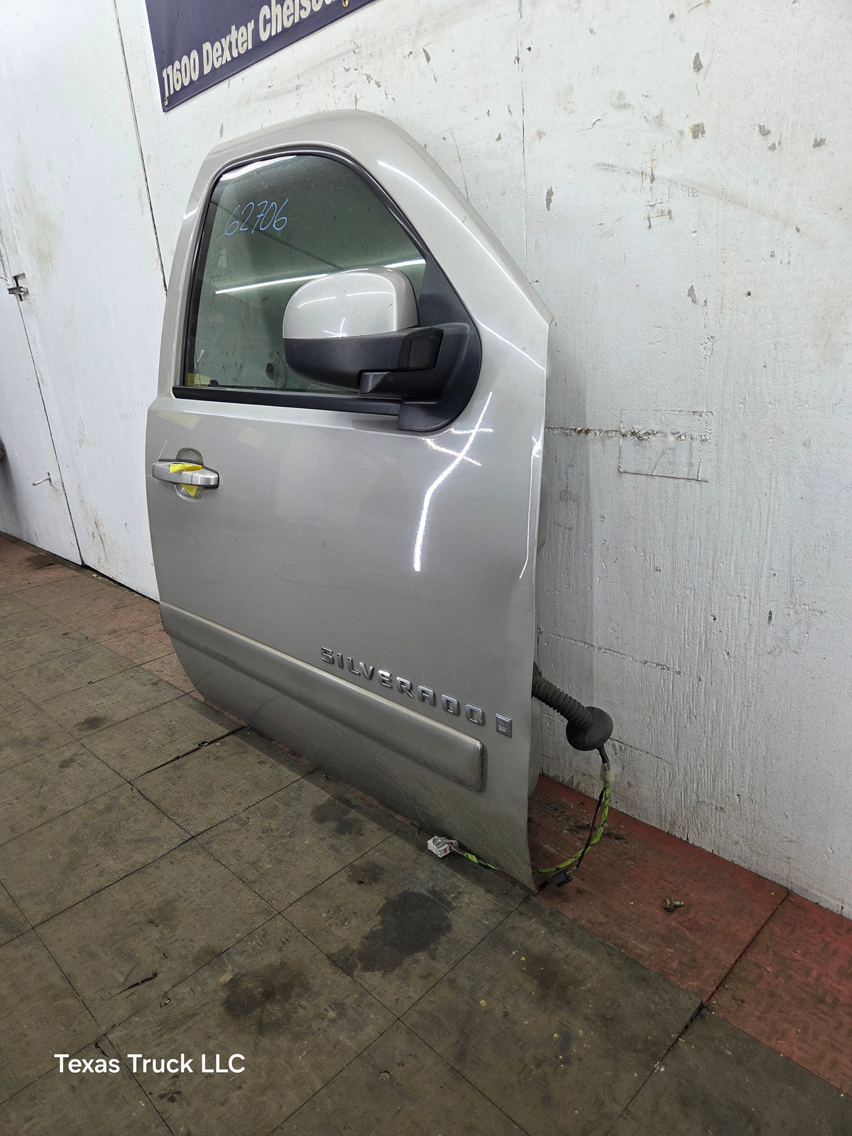 2007-2013 Chevrolet Silverado / GMC Sierra 1500 2500 3500 HD RH Front Passenger Side Door