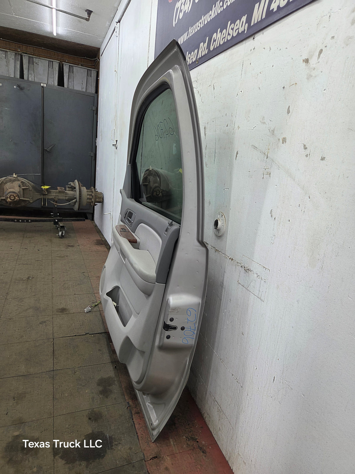 2007-2013 Chevrolet Silverado / GMC Sierra 1500 2500 3500 HD RH Front Passenger Side Door