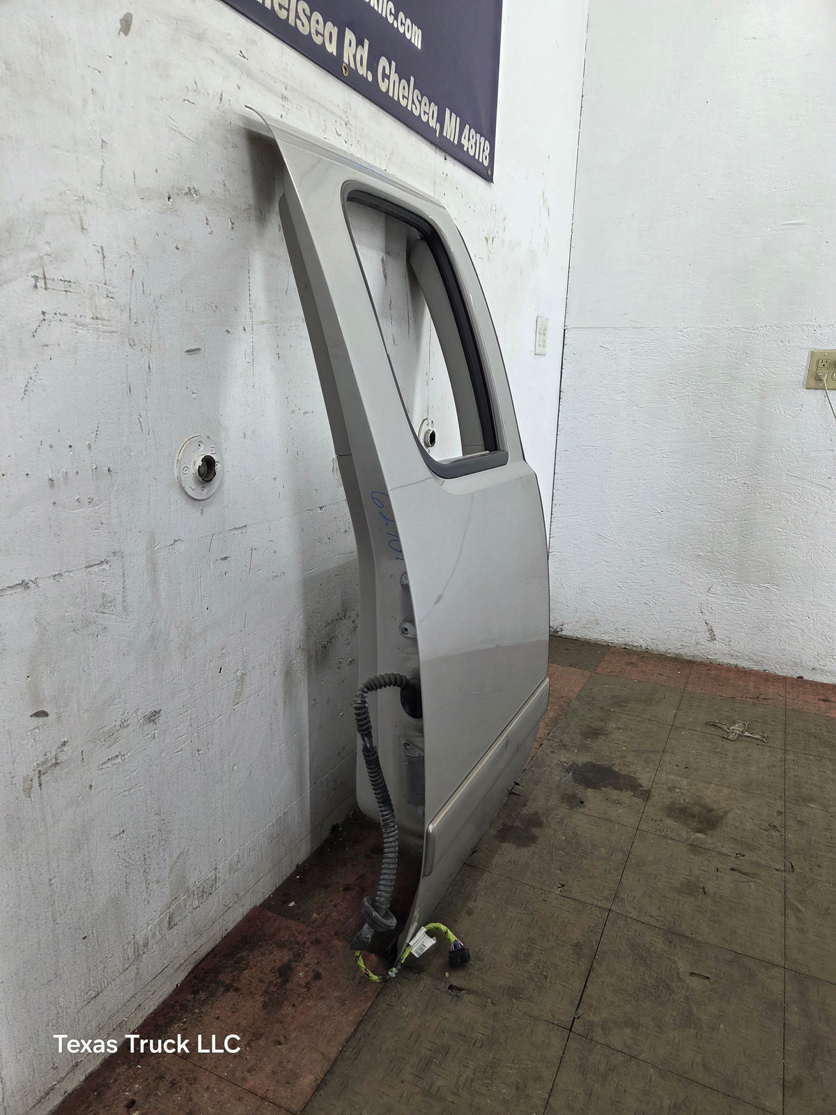 2007-2013 Chevrolet Silverado / GMC Sierra 1500 2500 3500 HD Passenger side Extended Cab RH Rear Door