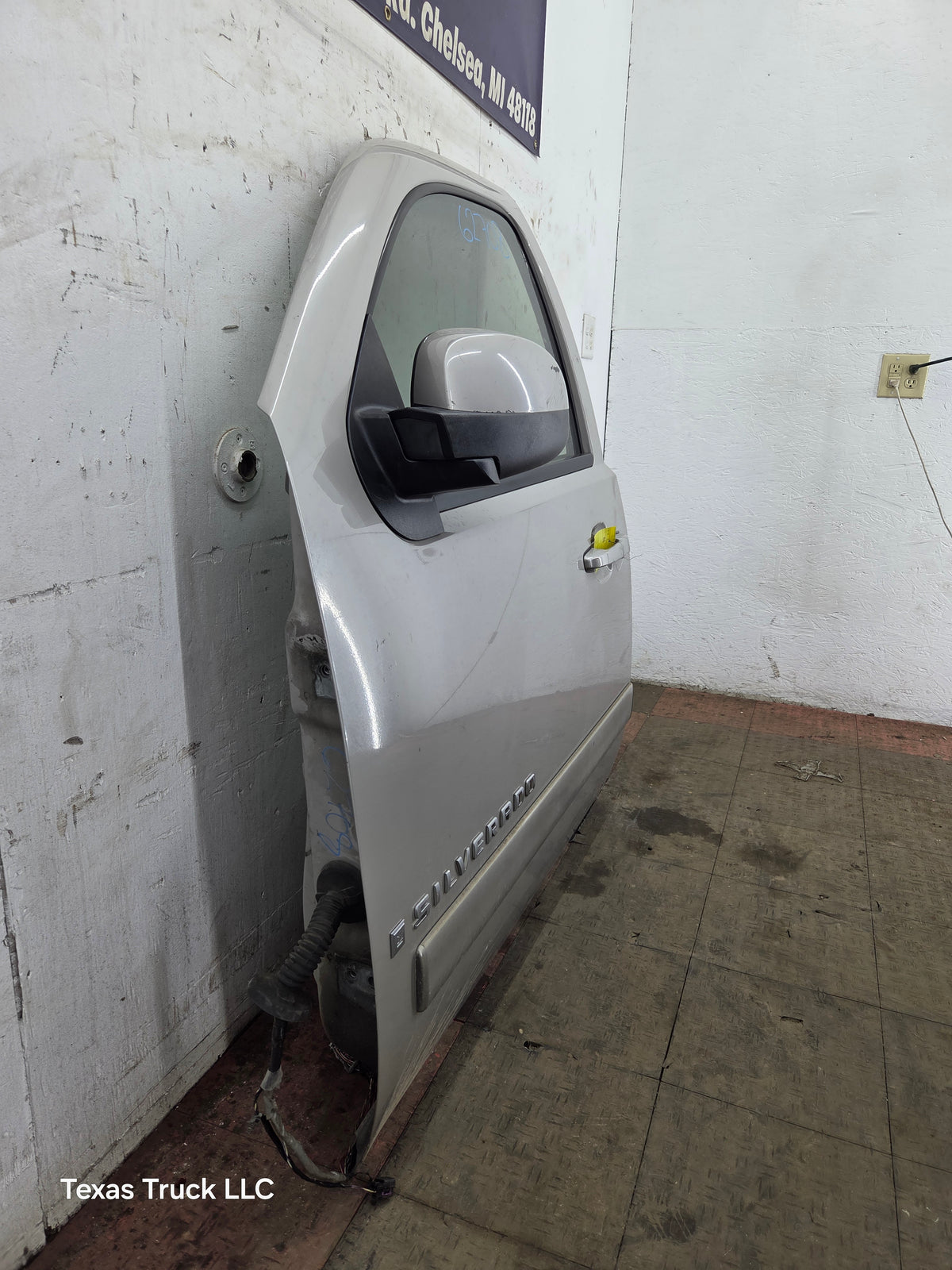 2007-2013 Chevrolet Silverado / GMC Sierra 1500 2500 3500 HD LH Front Driver Side Door