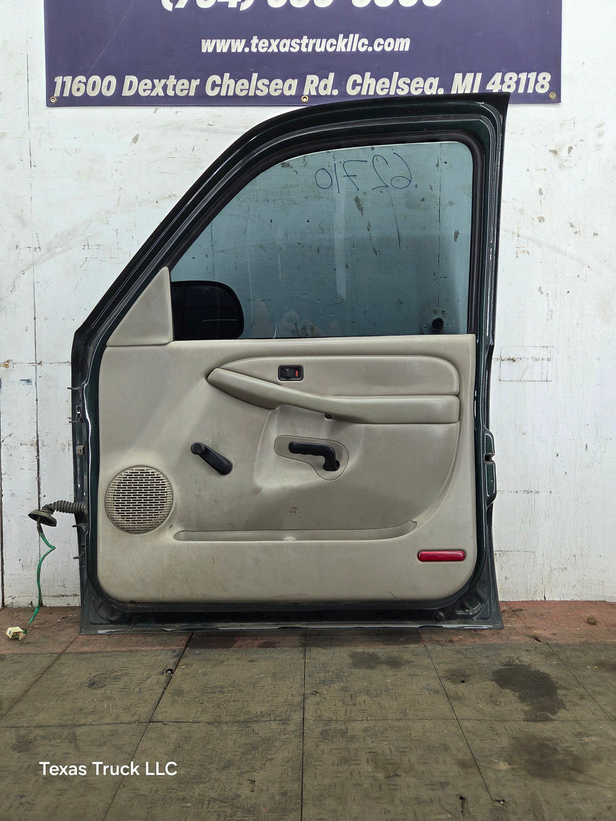 1999-2006 Chevrolet Silverado / GMC Sierra 1500 2500 3500 HD Front Passenger side Door RH