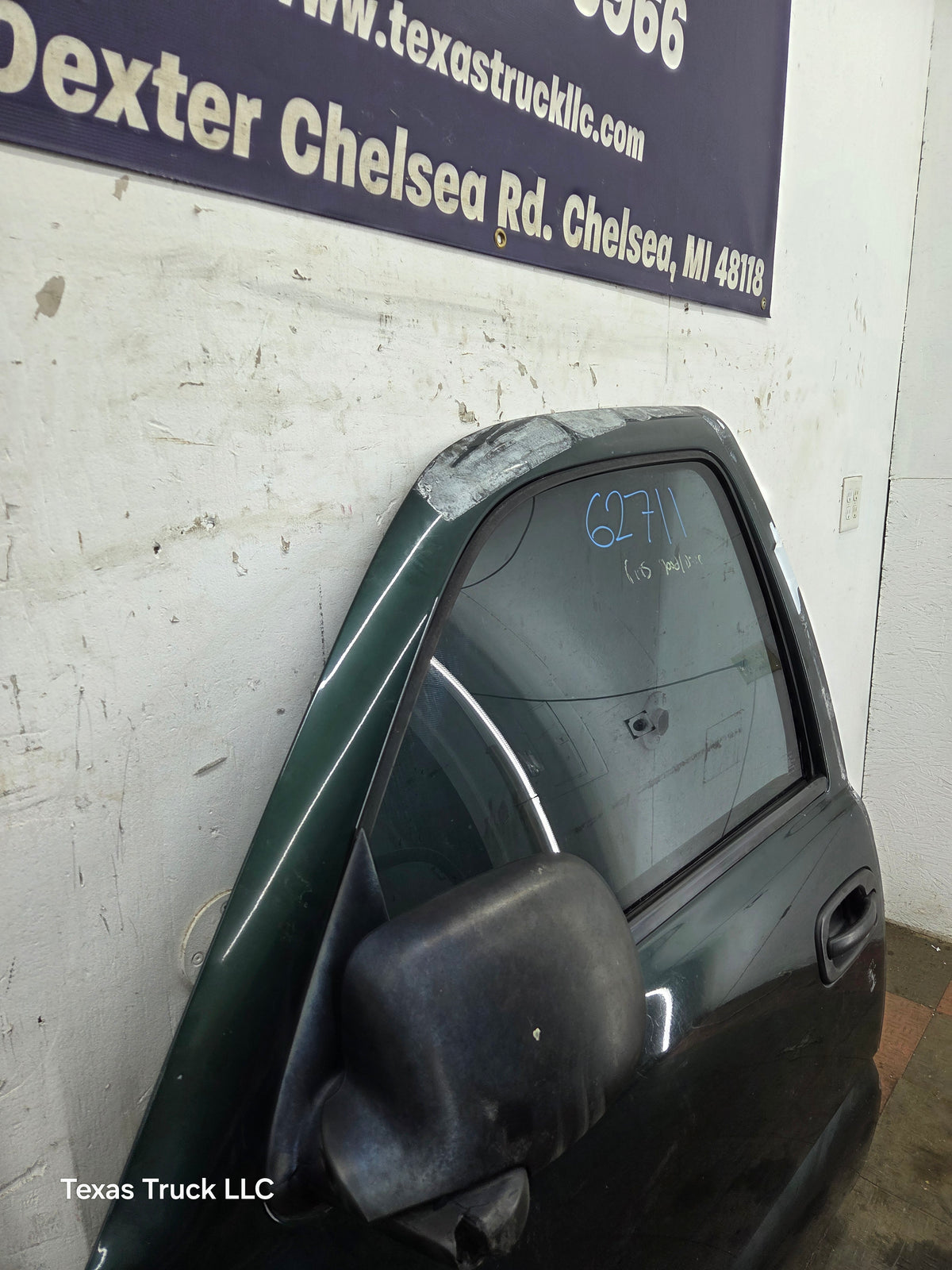 1999-2006 Chevrolet Silverado / GMC Sierra 1500 2500 3500 HD Front Driver Side Door LH