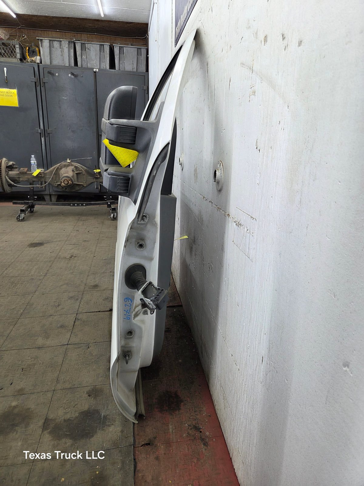 2012-2016 Ford Super Duty RH Passenger Side Front Door F250 F350 F450 F550