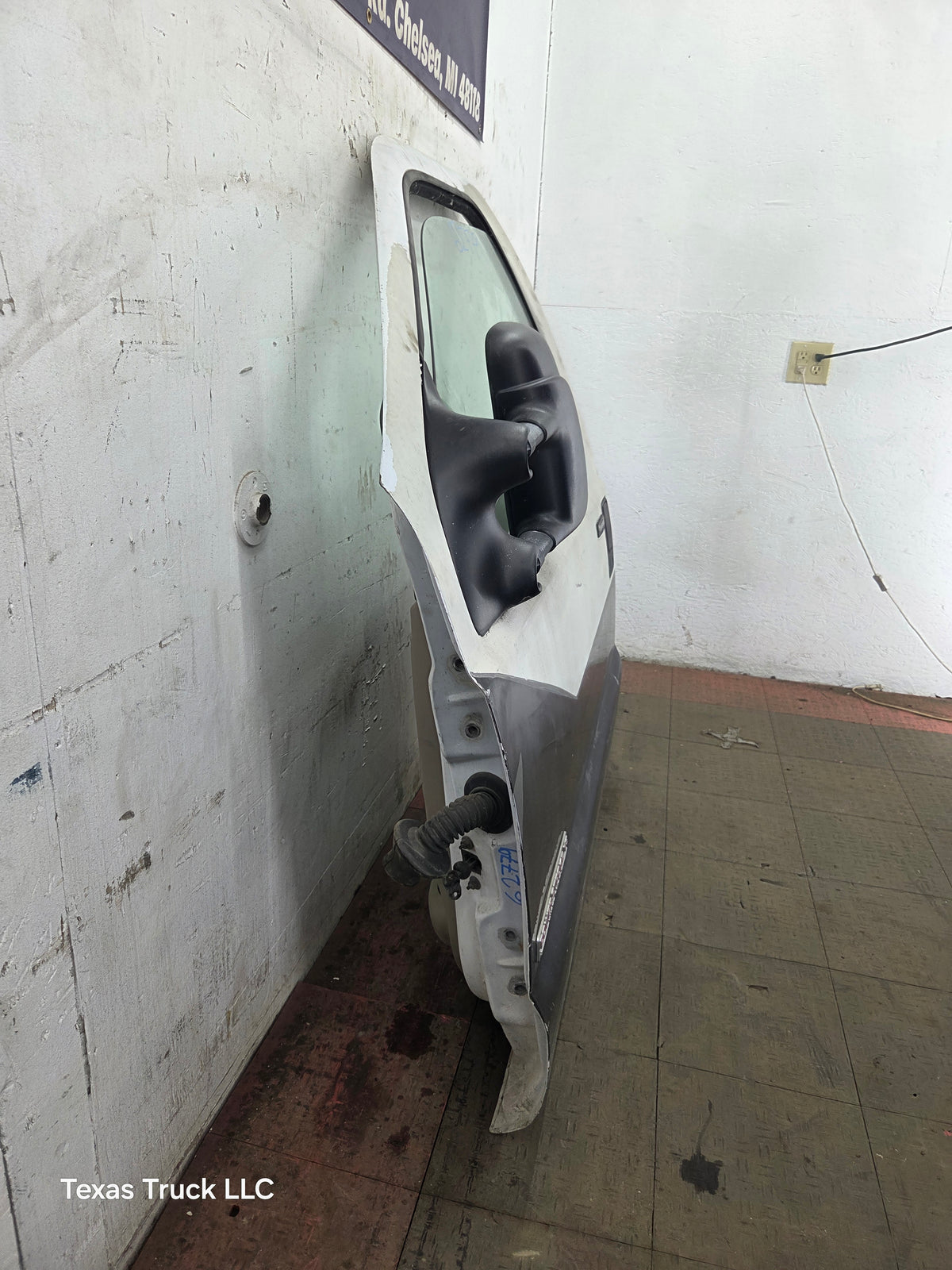 1999-2007 Ford Super Duty LH Driver Side Front Door F250 F350 F450 F550