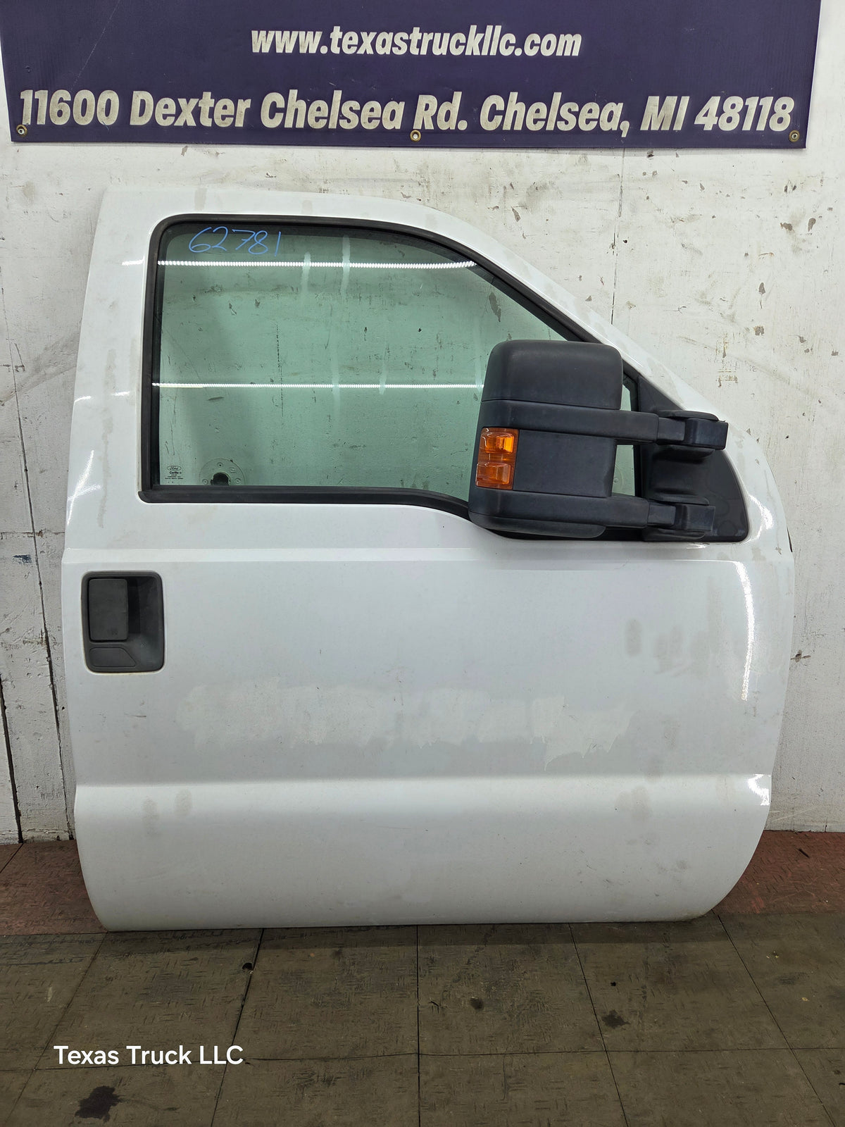 2012-2016 Ford Super Duty RH Passenger Side Front Door F250 F350 F450 F550