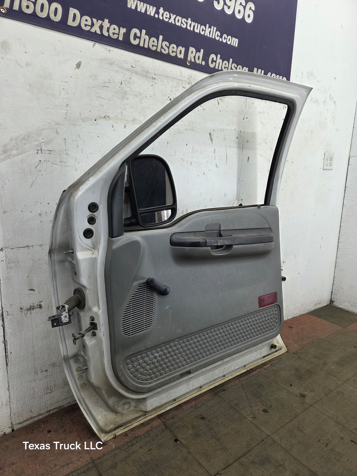1999-2007 Ford Super Duty RH Passenger Side Front Door F250 F350 F450 F550