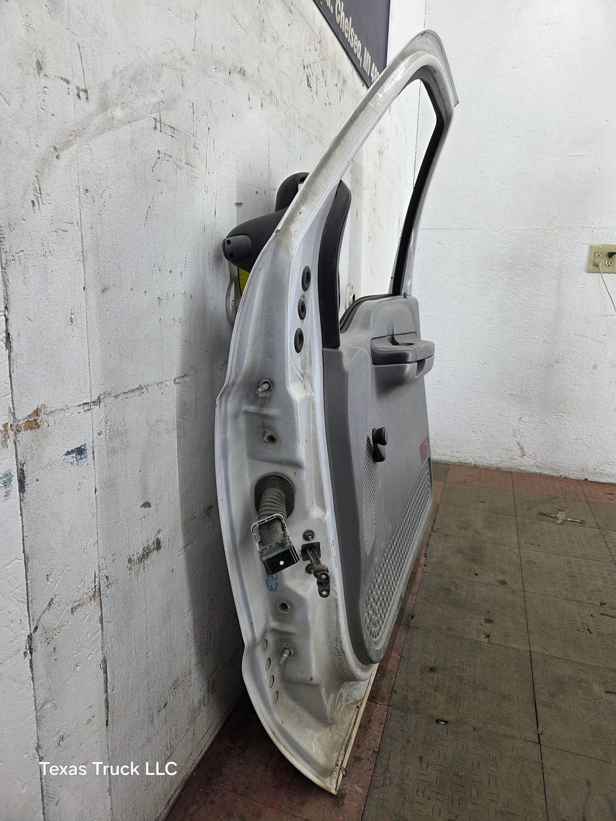 1999-2007 Ford Super Duty RH Passenger Side Front Door F250 F350 F450 F550