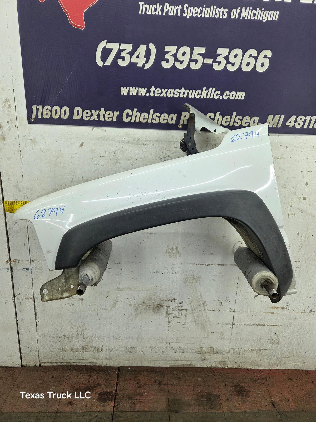 1999-2002 Chevrolet Silverado / Tahoe / Suburban 1500 2500 3500 HD LH Driver Side Front Fender