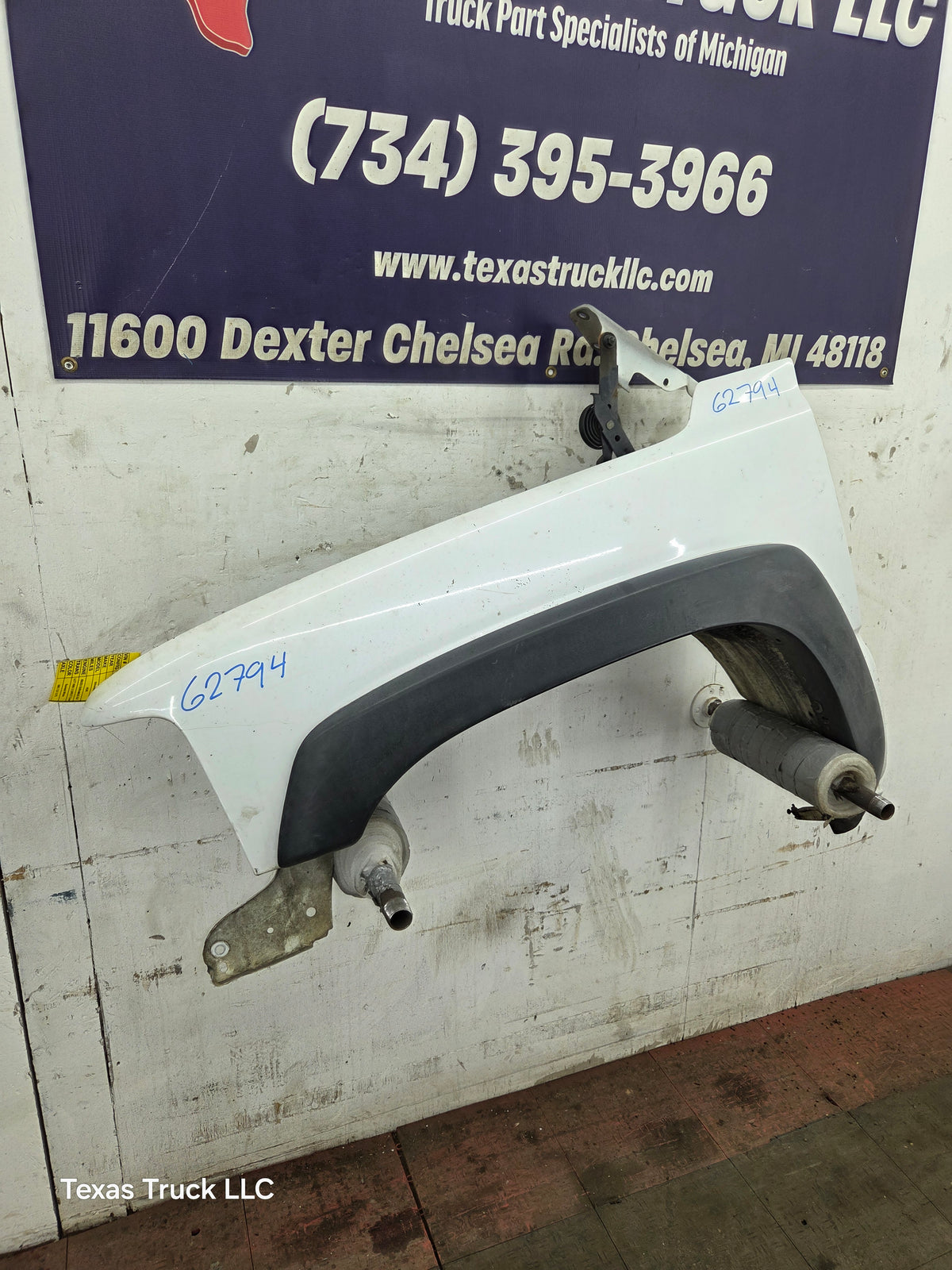 1999-2002 Chevrolet Silverado / Tahoe / Suburban 1500 2500 3500 HD LH Driver Side Front Fender