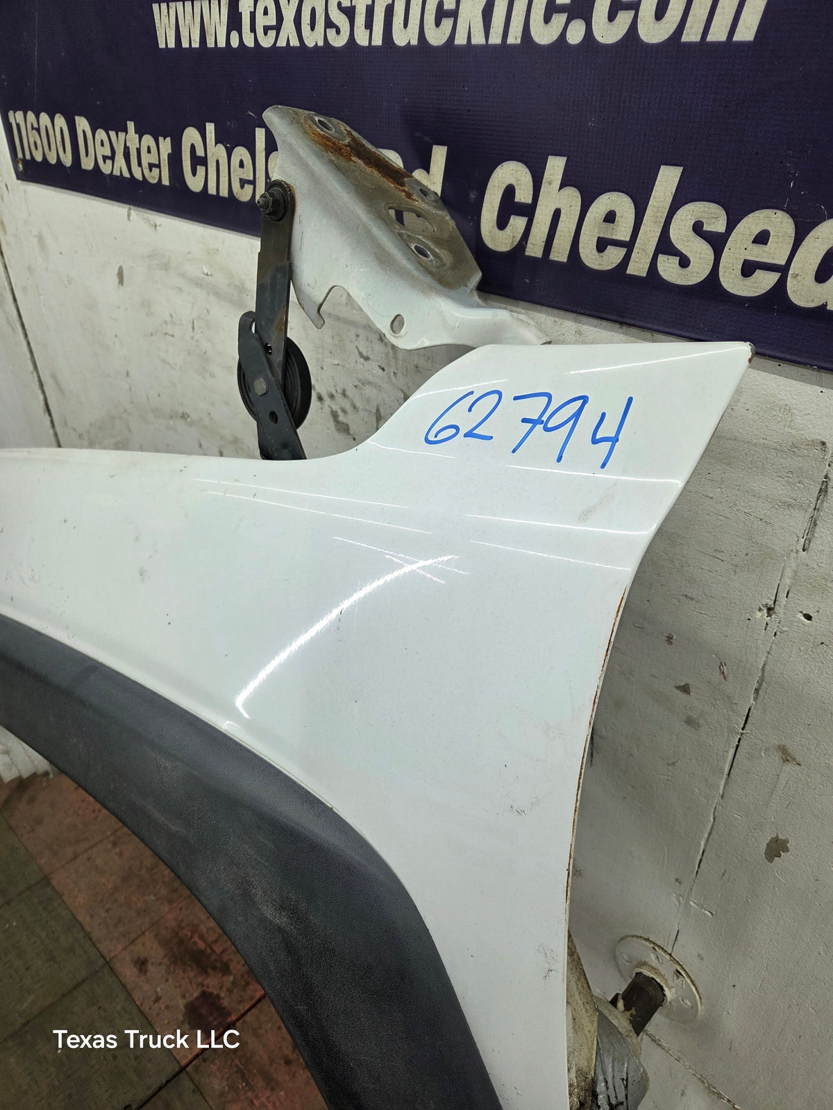 1999-2002 Chevrolet Silverado / Tahoe / Suburban 1500 2500 3500 HD LH Driver Side Front Fender