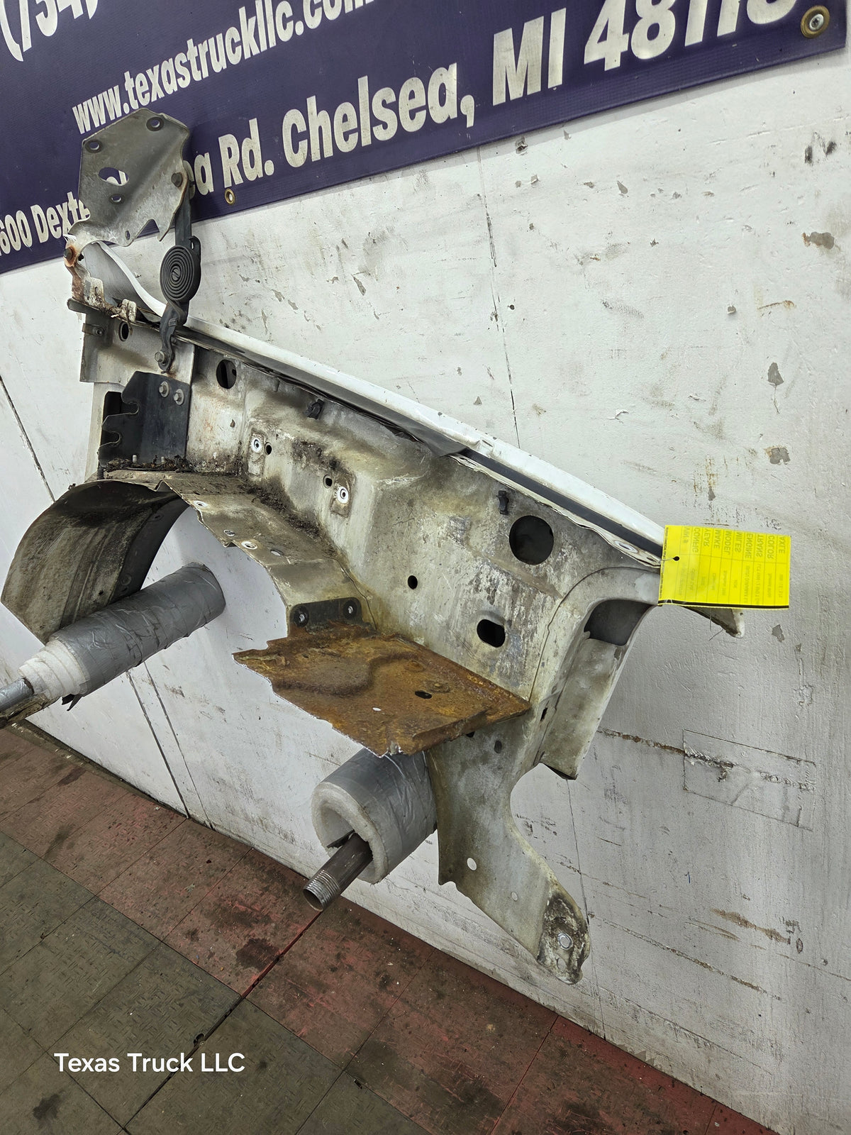 1999-2002 Chevrolet Silverado / Tahoe / Suburban 1500 2500 3500 HD LH Driver Side Front Fender