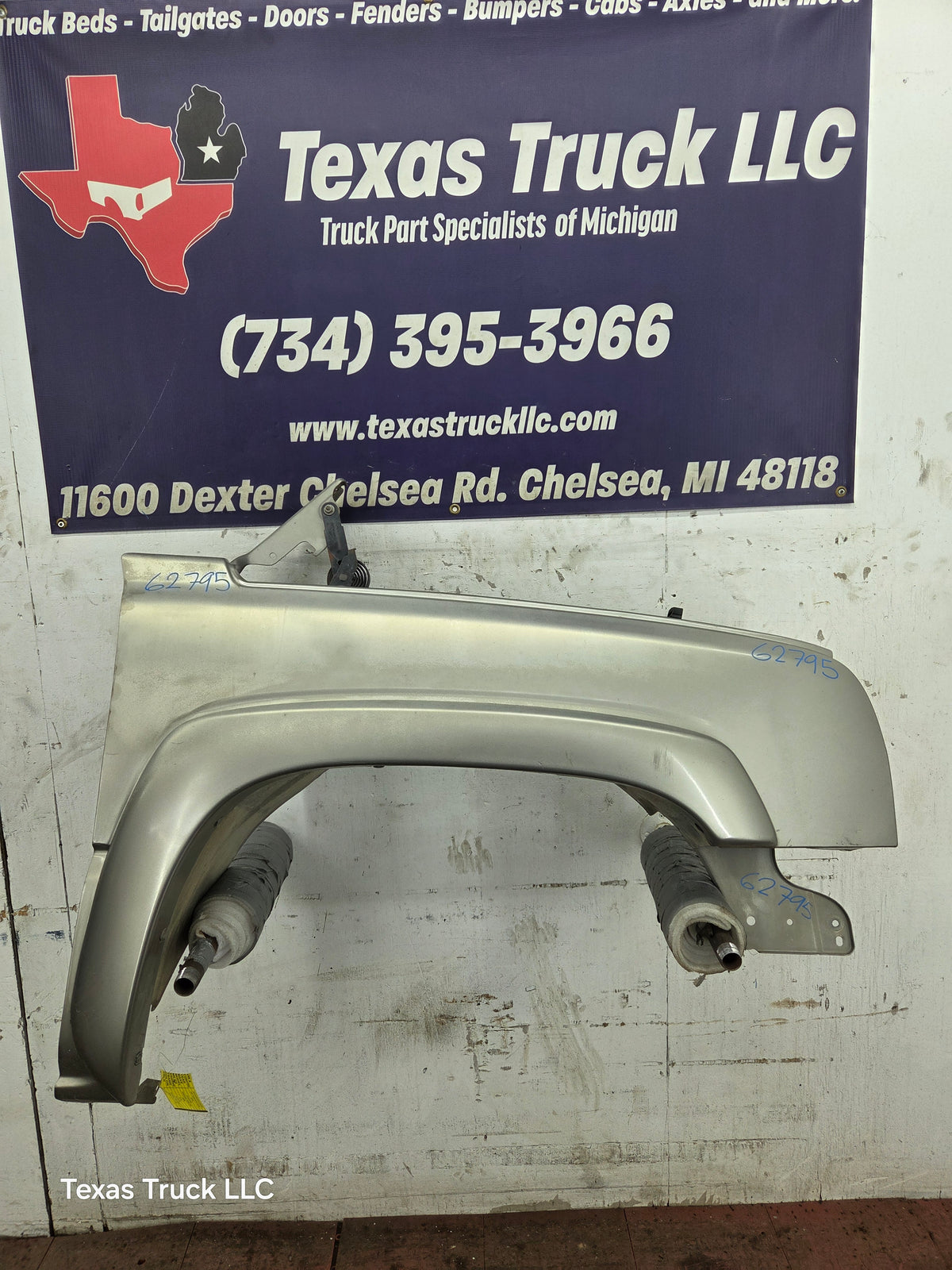 2003-2007 Chevrolet Silverado / Tahoe / Suburban 1500 2500 3500 HD RH Passenger Side "Cateye" Front Fender