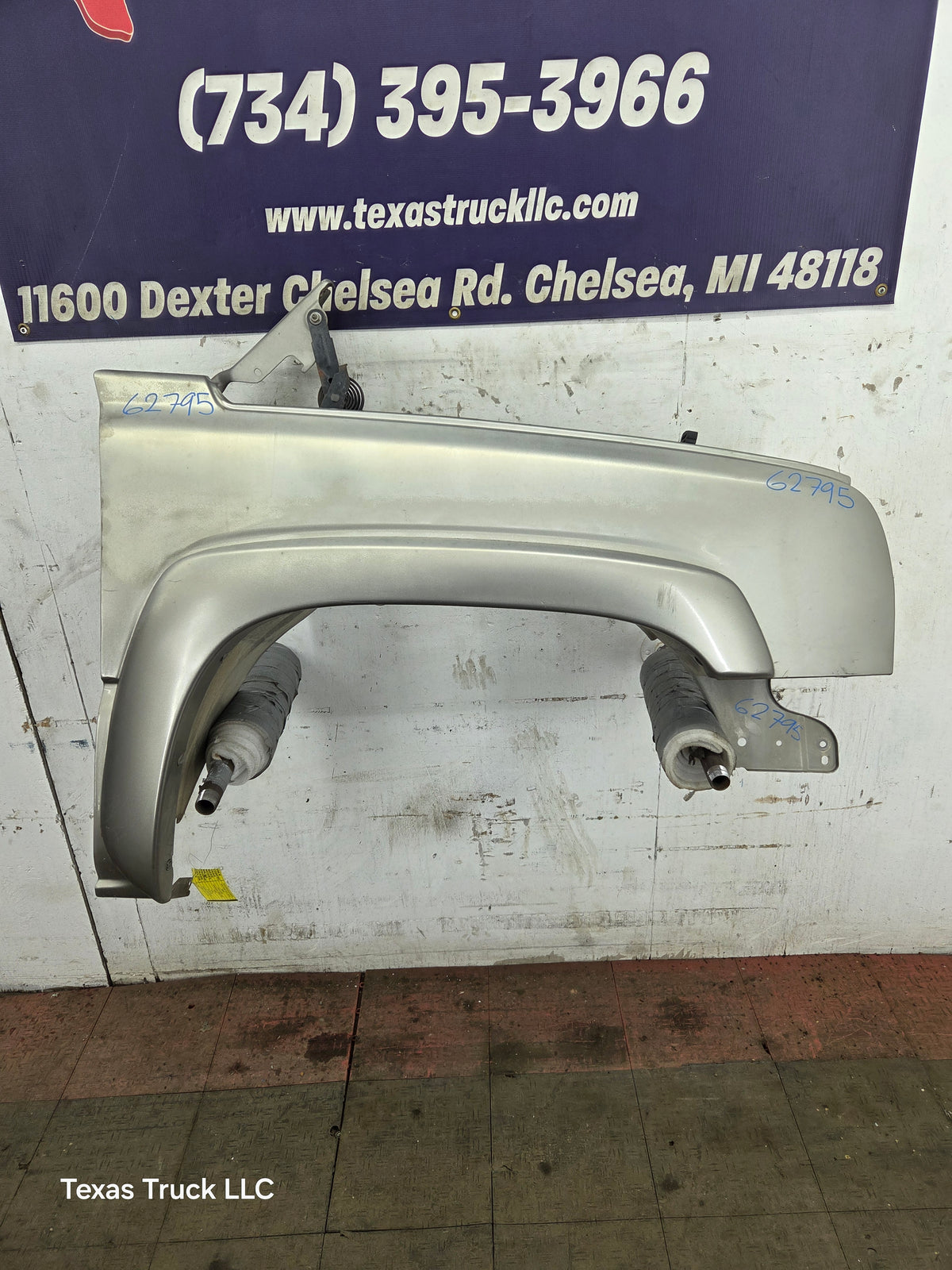 2003-2007 Chevrolet Silverado / Tahoe / Suburban 1500 2500 3500 HD RH Passenger Side "Cateye" Front Fender