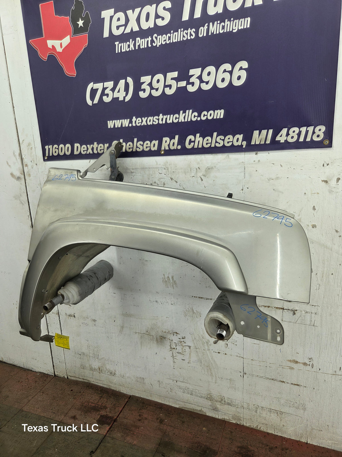 2003-2007 Chevrolet Silverado / Tahoe / Suburban 1500 2500 3500 HD RH Passenger Side "Cateye" Front Fender