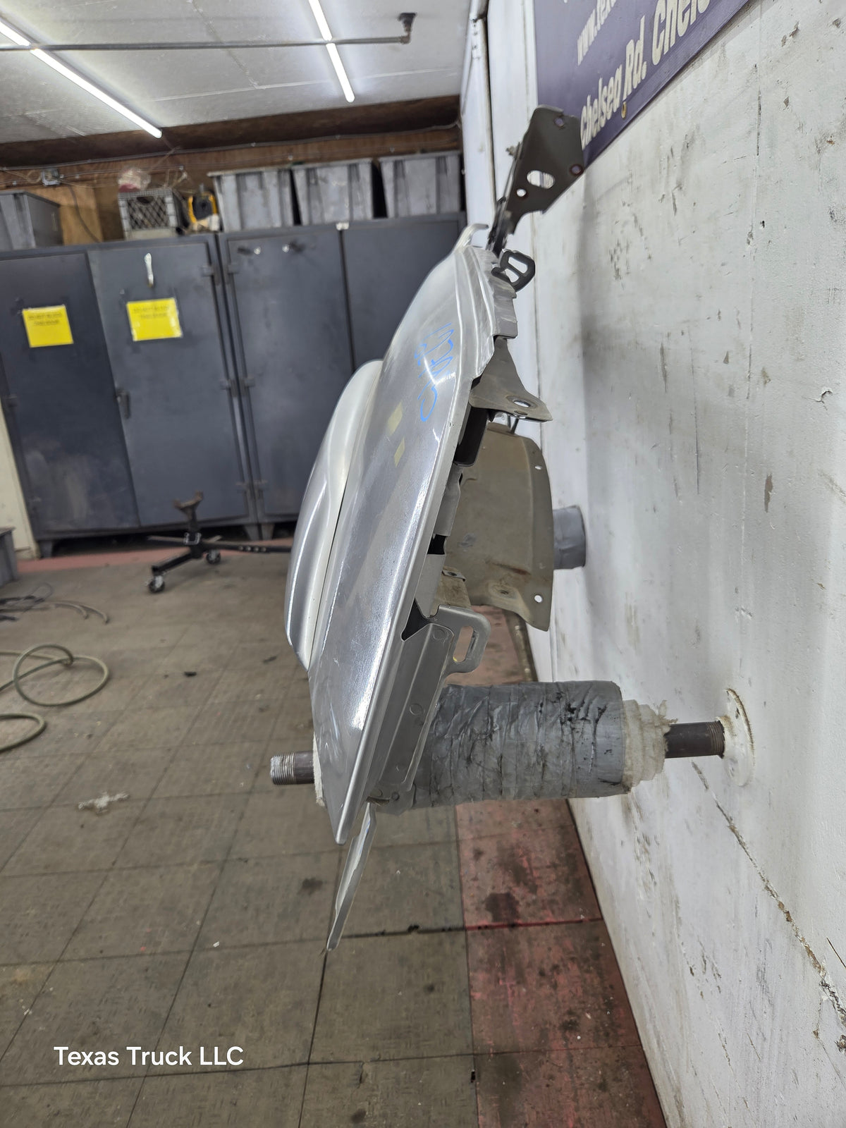 2003-2007 Chevrolet Silverado / Tahoe / Suburban 1500 2500 3500 HD RH Passenger Side "Cateye" Front Fender