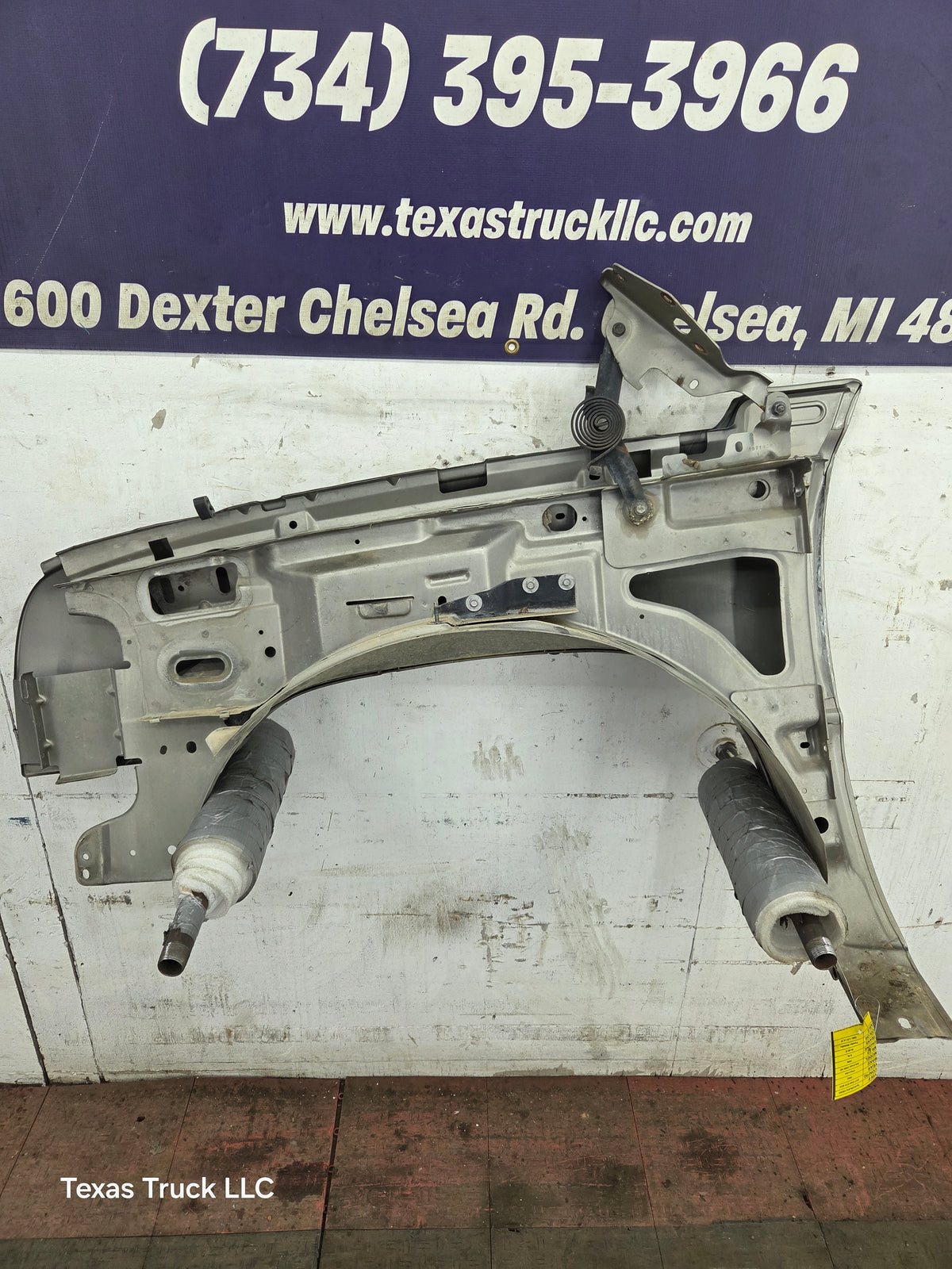 2003-2007 Chevrolet Silverado / Tahoe / Suburban 1500 2500 3500 HD RH Passenger Side "Cateye" Front Fender