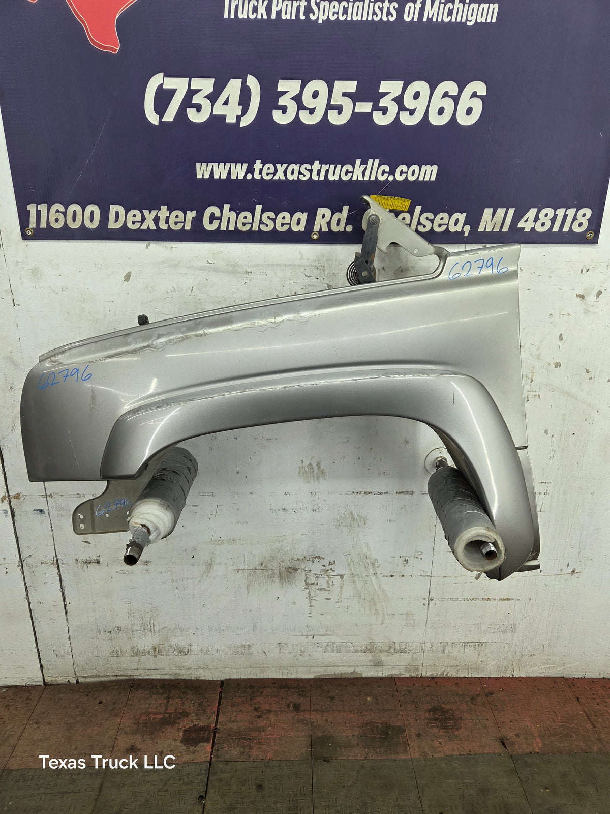 2003-2007 Chevrolet Silverado / Tahoe / Suburban 1500 2500 3500 HD LH Driver Side "Cateye" Front Fender