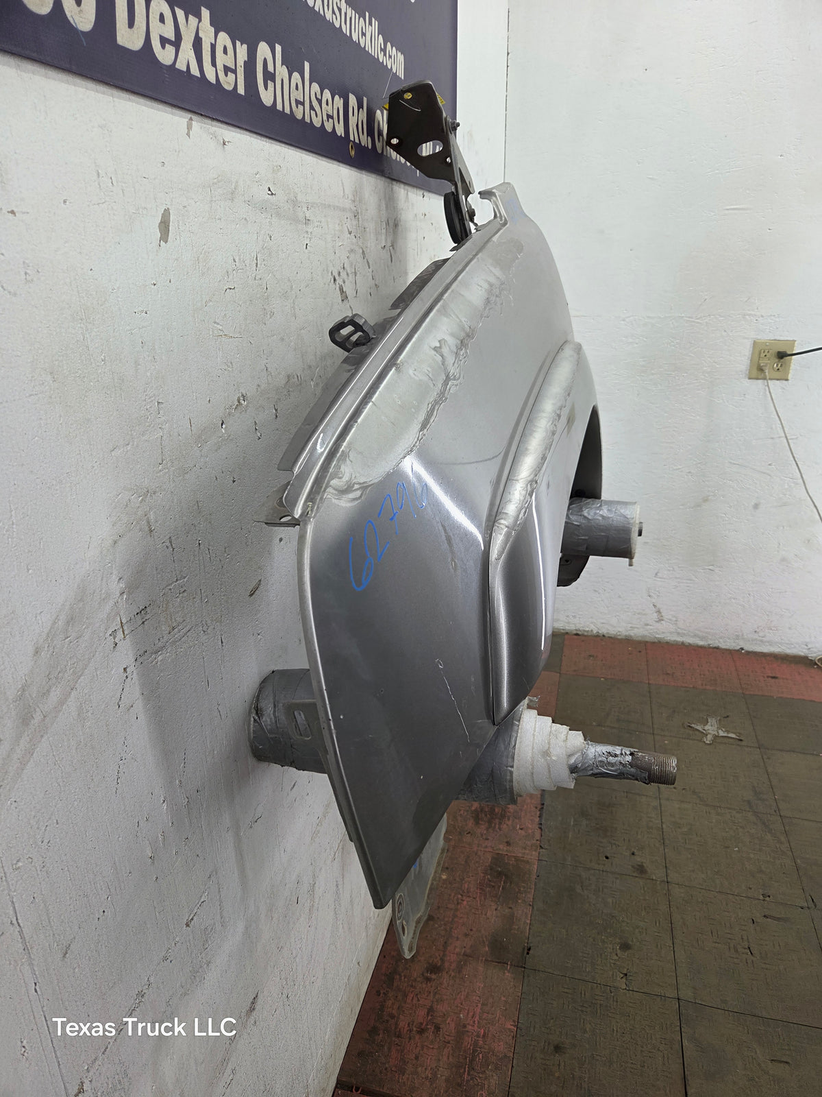 2003-2007 Chevrolet Silverado / Tahoe / Suburban 1500 2500 3500 HD LH Driver Side "Cateye" Front Fender