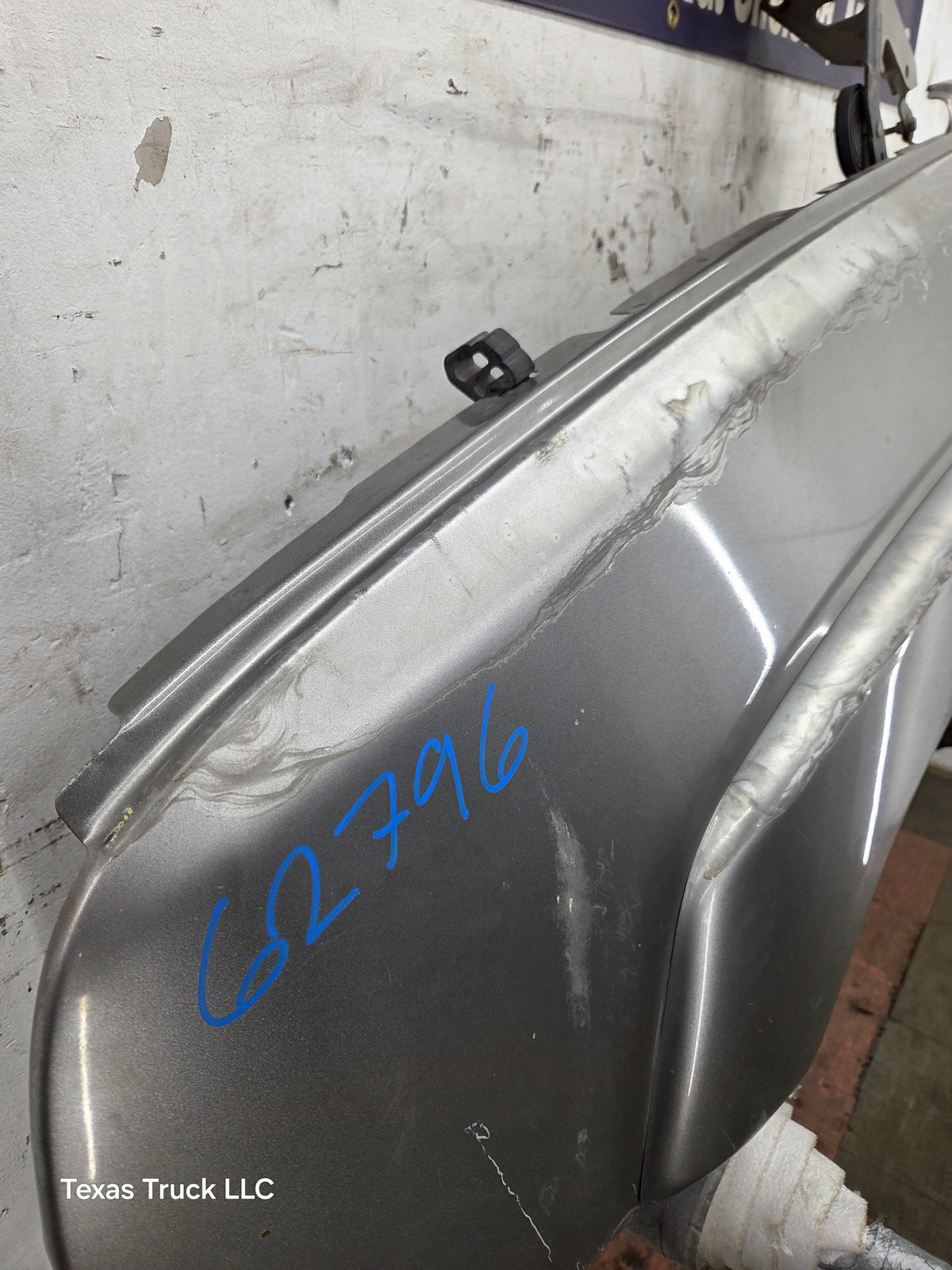 2003-2007 Chevrolet Silverado / Tahoe / Suburban 1500 2500 3500 HD LH Driver Side "Cateye" Front Fender