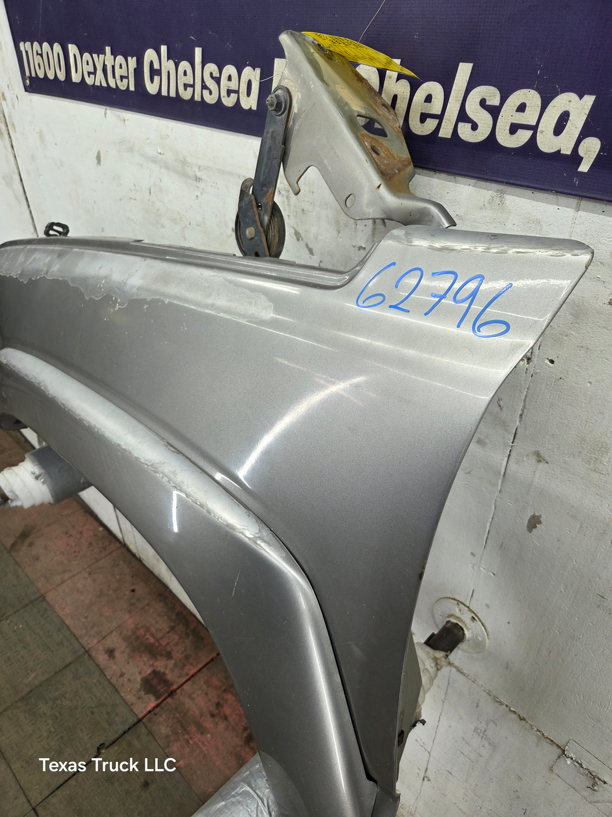 2003-2007 Chevrolet Silverado / Tahoe / Suburban 1500 2500 3500 HD LH Driver Side "Cateye" Front Fender