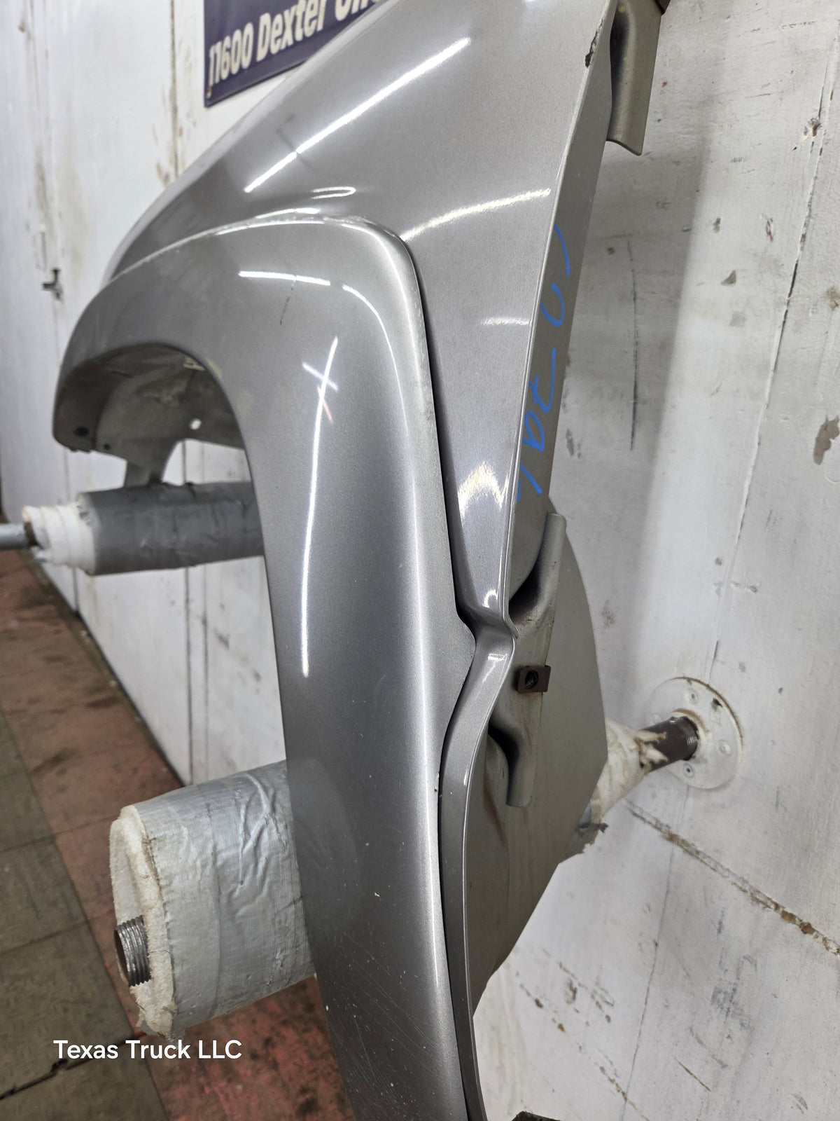 2003-2007 Chevrolet Silverado / Tahoe / Suburban 1500 2500 3500 HD LH Driver Side "Cateye" Front Fender