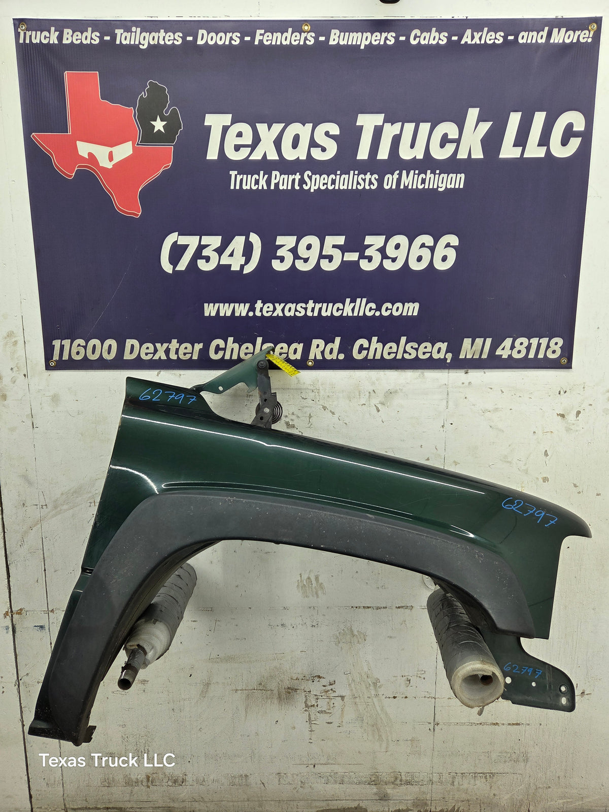 1999-2002 Chevrolet Silverado / Tahoe / Suburban 1500 2500 3500 HD Passenger Front Fender