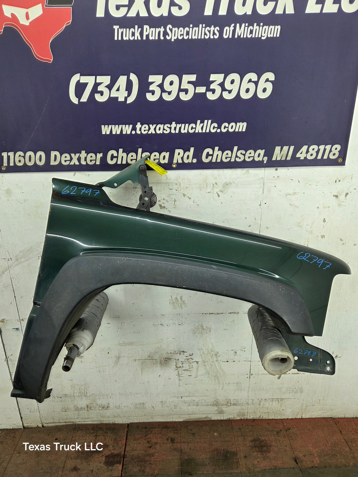 1999-2002 Chevrolet Silverado / Tahoe / Suburban 1500 2500 3500 HD Passenger Front Fender
