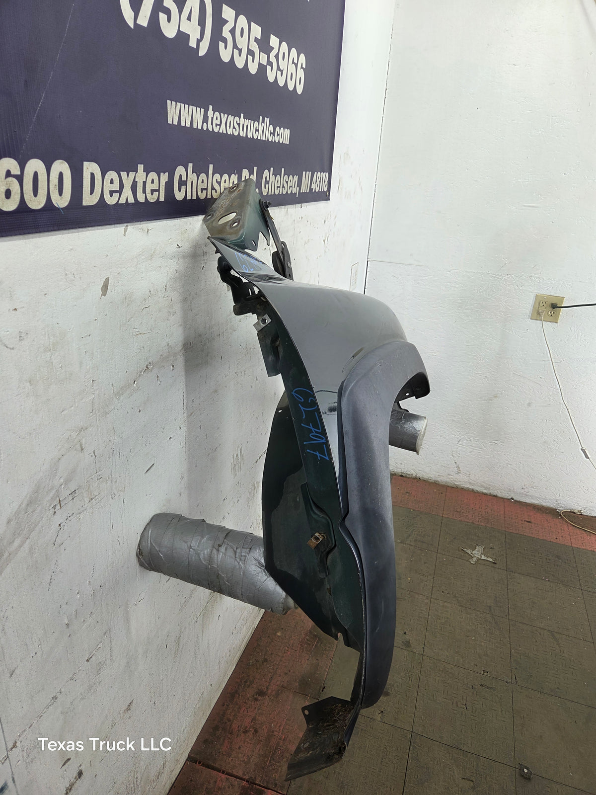 1999-2002 Chevrolet Silverado / Tahoe / Suburban 1500 2500 3500 HD Passenger Front Fender