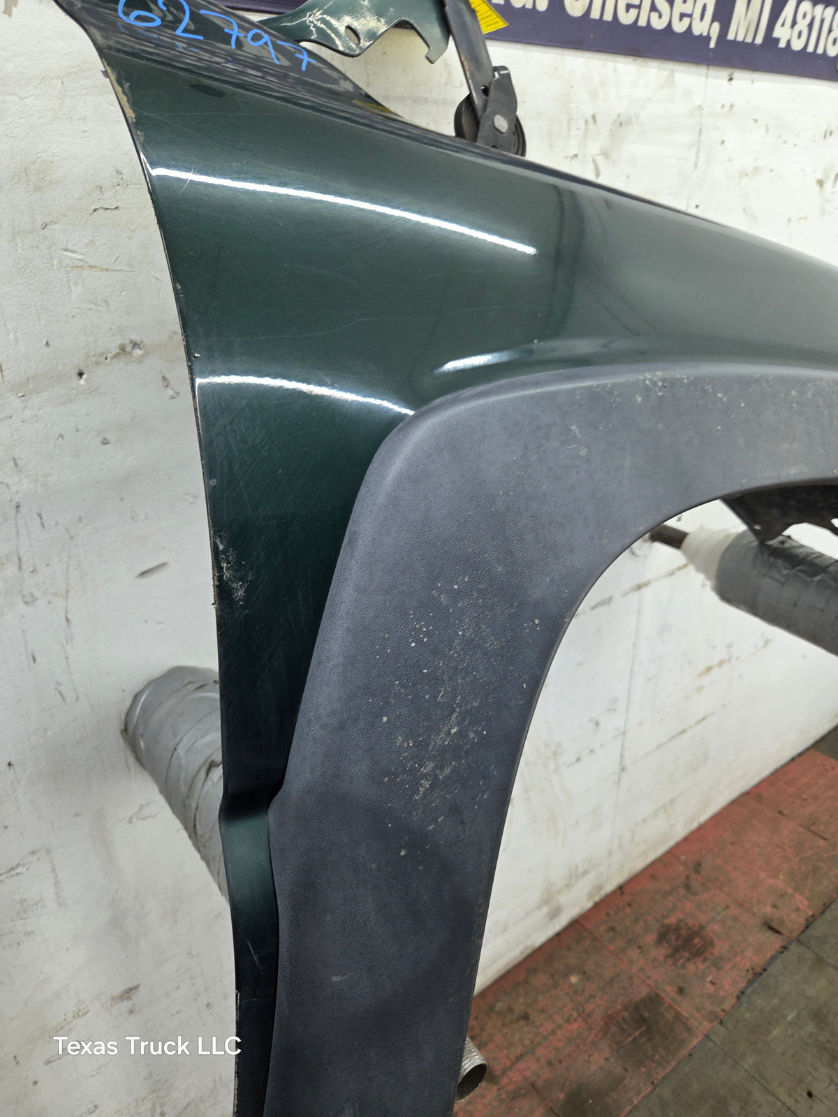 1999-2002 Chevrolet Silverado / Tahoe / Suburban 1500 2500 3500 HD Passenger Front Fender