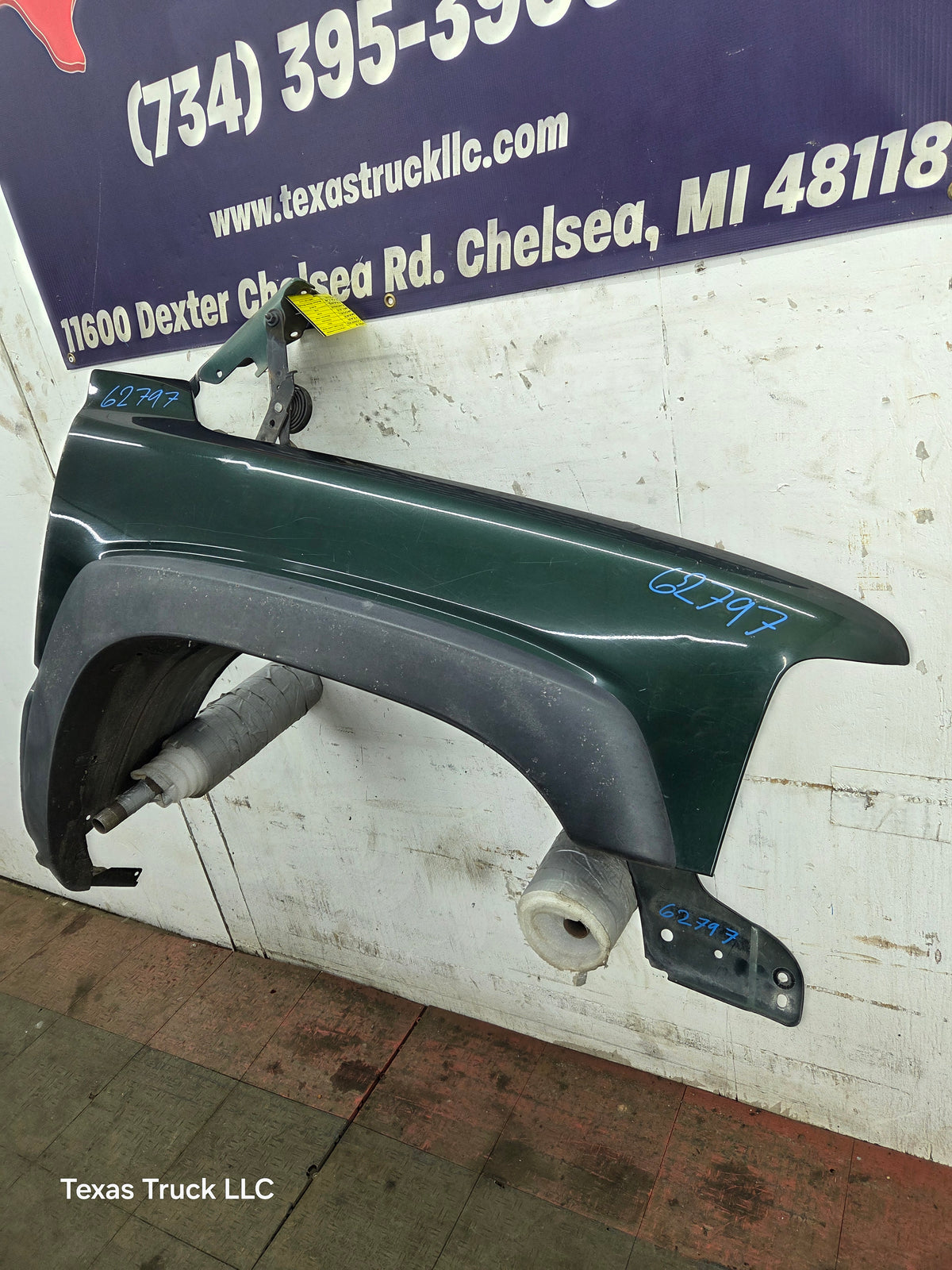 1999-2002 Chevrolet Silverado / Tahoe / Suburban 1500 2500 3500 HD Passenger Front Fender