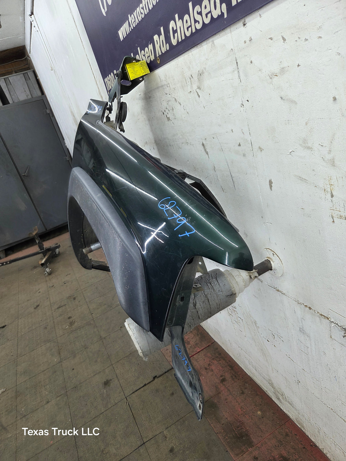 1999-2002 Chevrolet Silverado / Tahoe / Suburban 1500 2500 3500 HD Passenger Front Fender